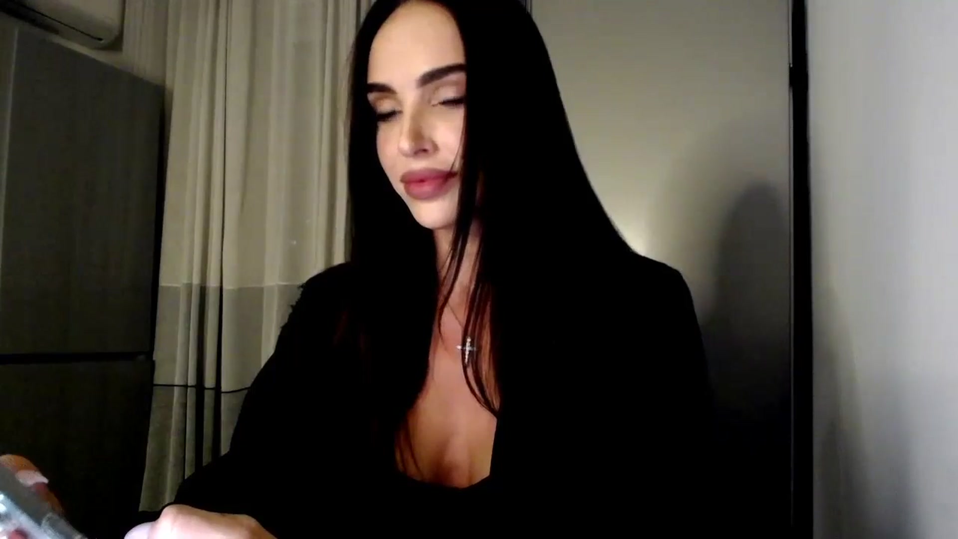 Gallery image thumbnail from Bunny_jr's myfreecams stream on, 12/25/2024, 21:28 image 3 of 20