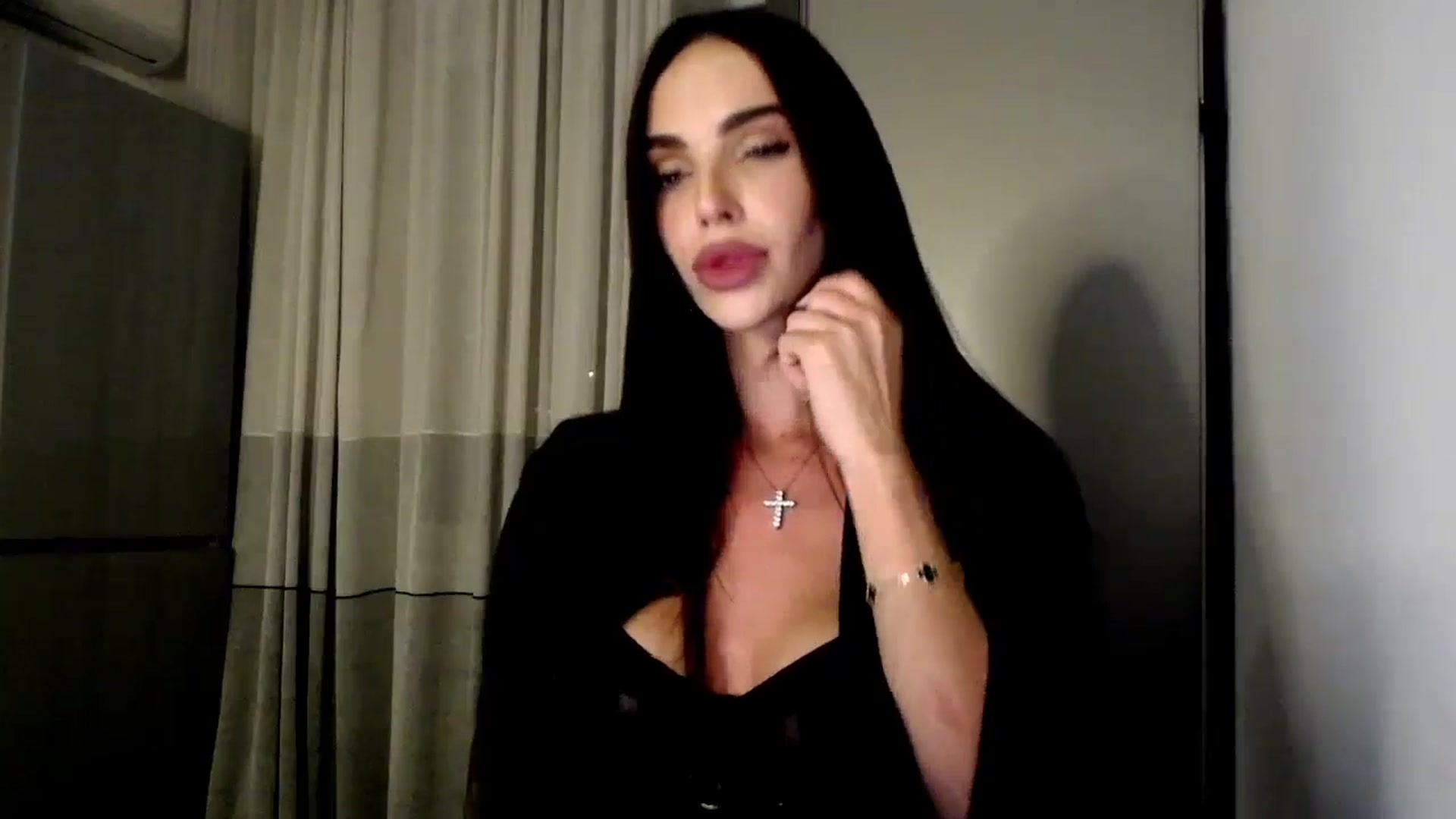 Gallery image thumbnail from Bunny_jr's myfreecams stream on, 12/25/2024, 21:28 image 15 of 20