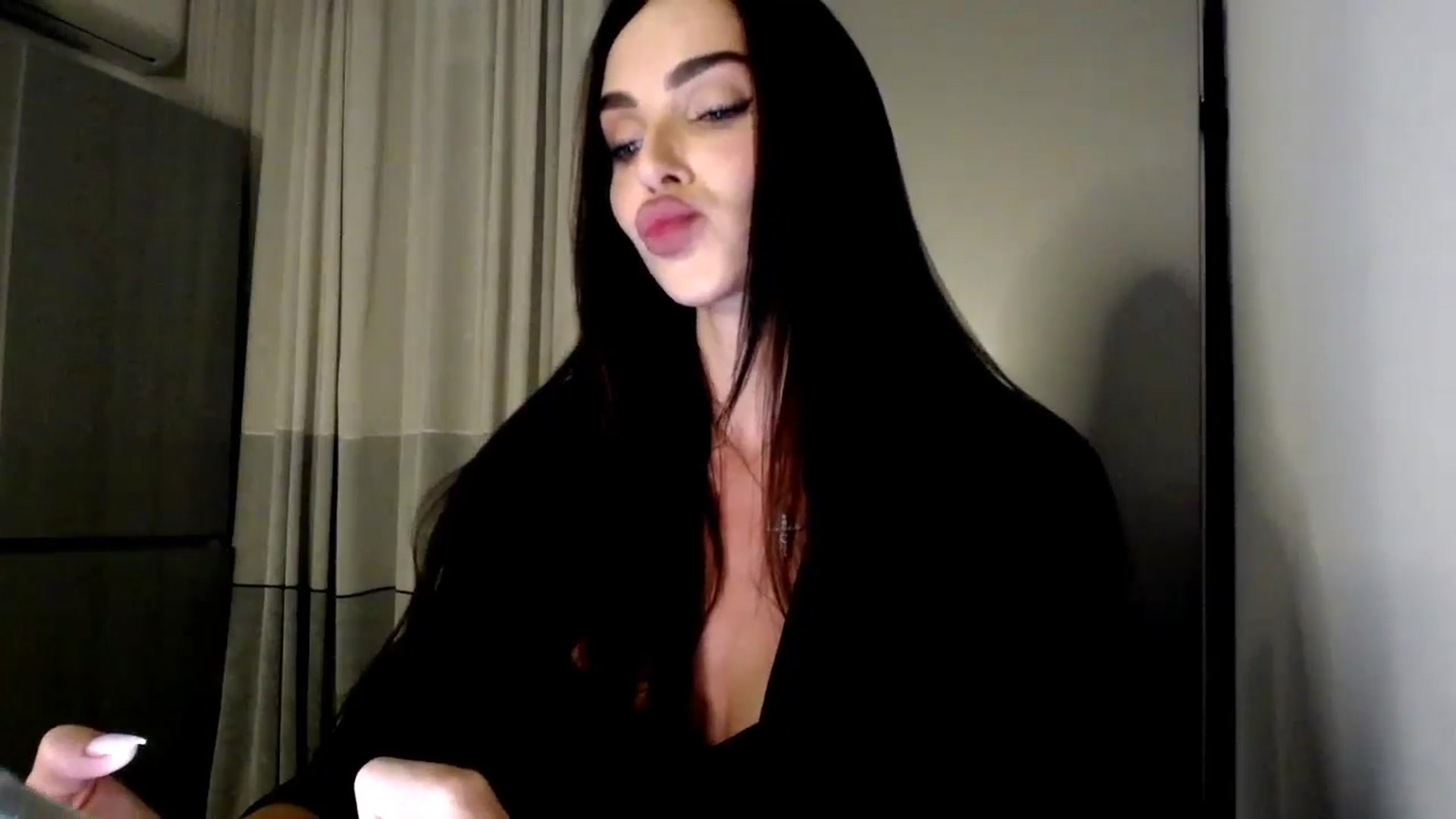 Gallery image thumbnail from Bunny_jr's myfreecams stream on, 12/25/2024, 21:28 image 14 of 20
