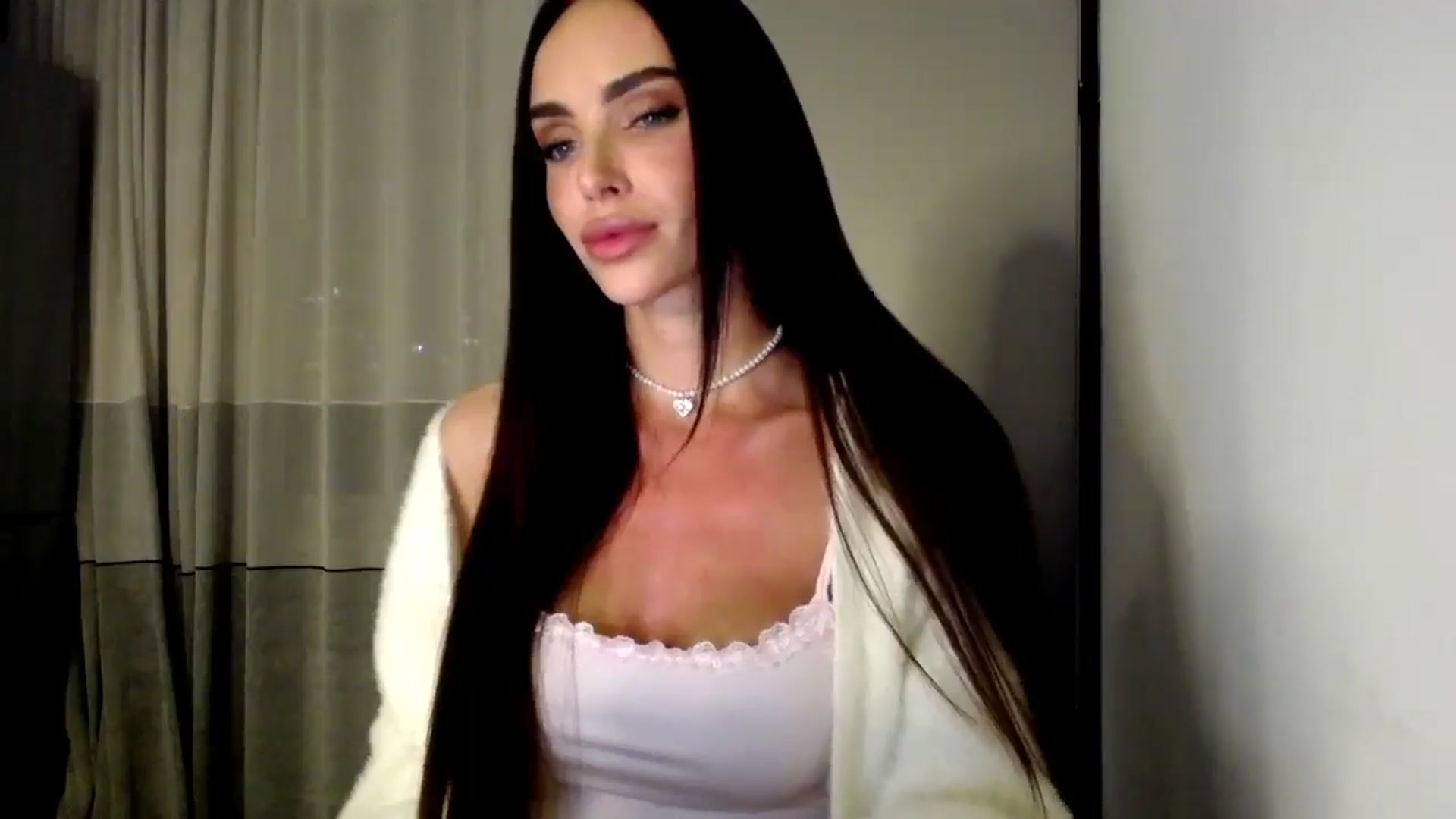 Gallery image thumbnail from Bunny_jr's myfreecams stream on, 02/04/2025, 21:39 image 7 of 20