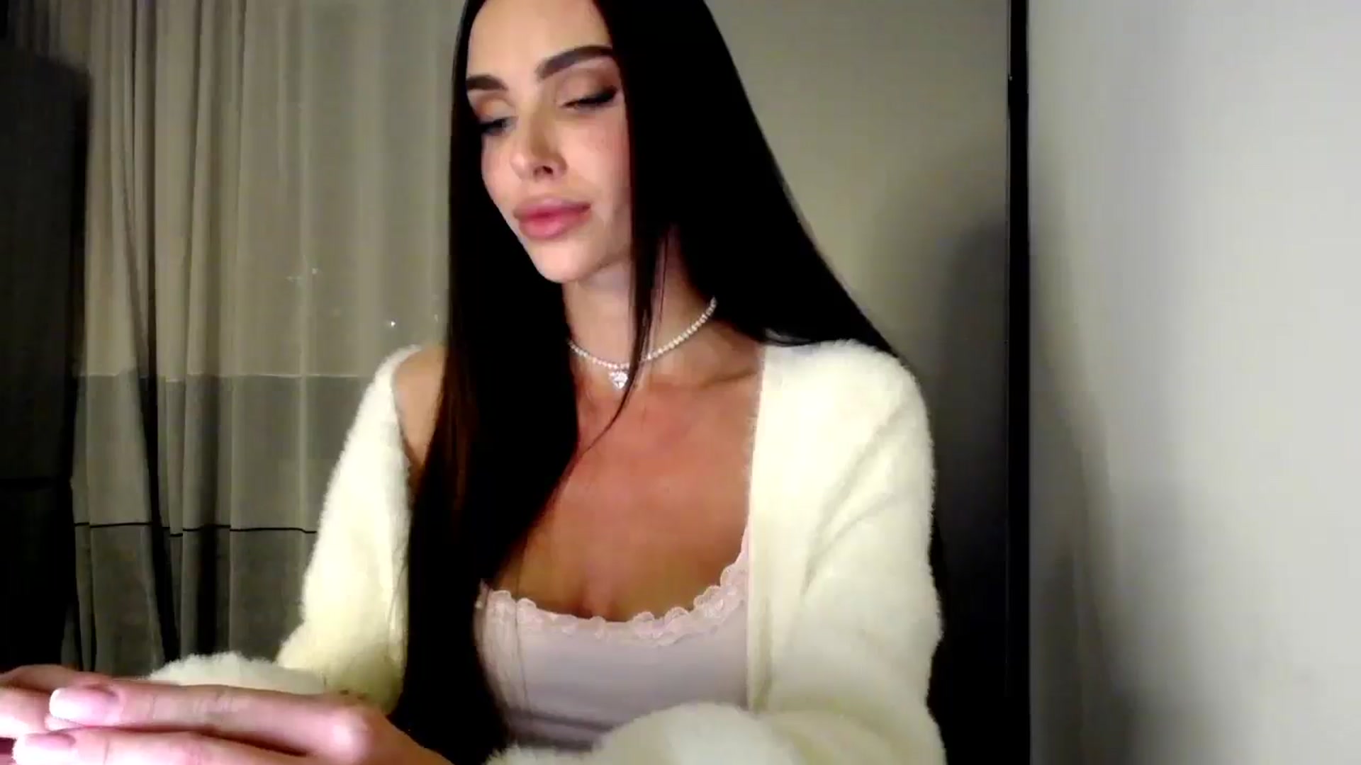 Gallery image thumbnail from Bunny_jr's myfreecams stream on, 02/04/2025, 21:39 image 5 of 20