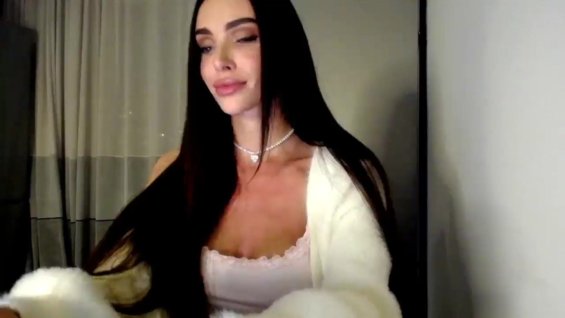 Gallery image thumbnail from Bunny_jr's myfreecams stream on, 02/04/2025, 21:39 image 8 of 20