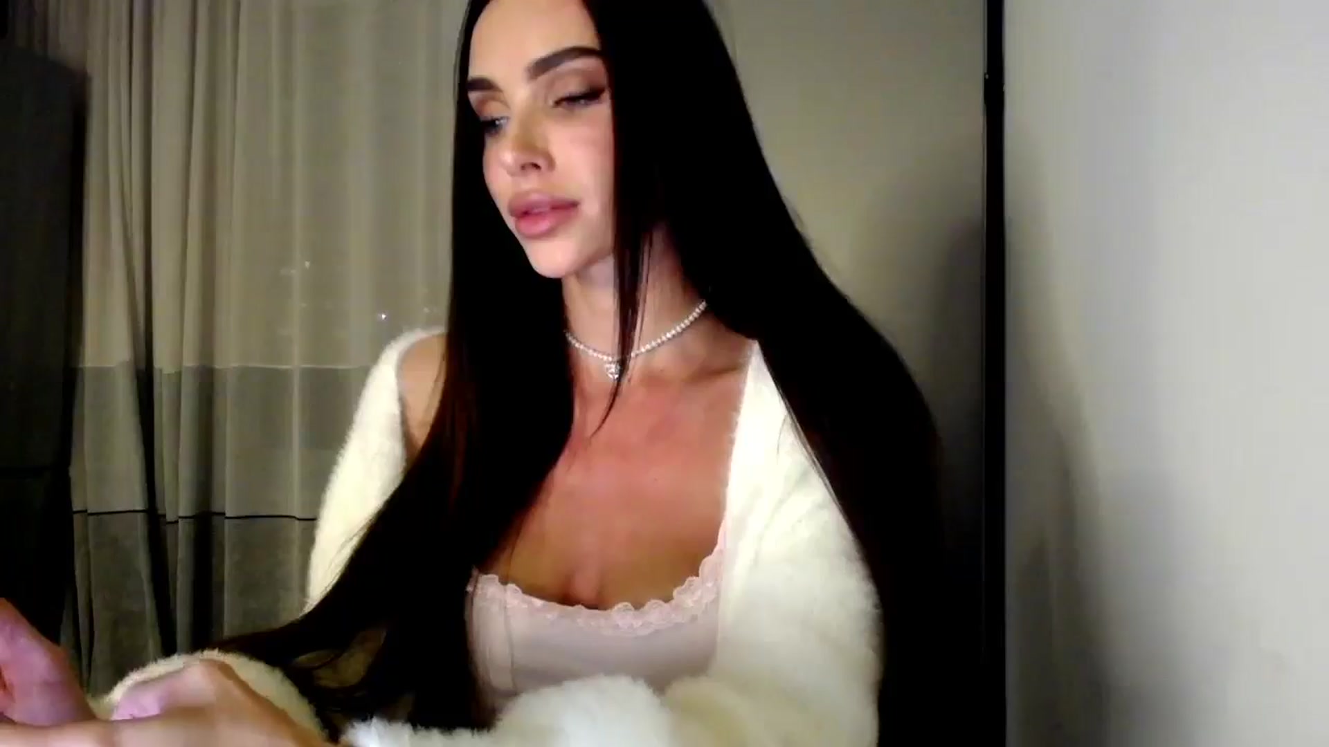 Gallery image thumbnail from Bunny_jr's myfreecams stream on, 02/04/2025, 21:39 image 3 of 20