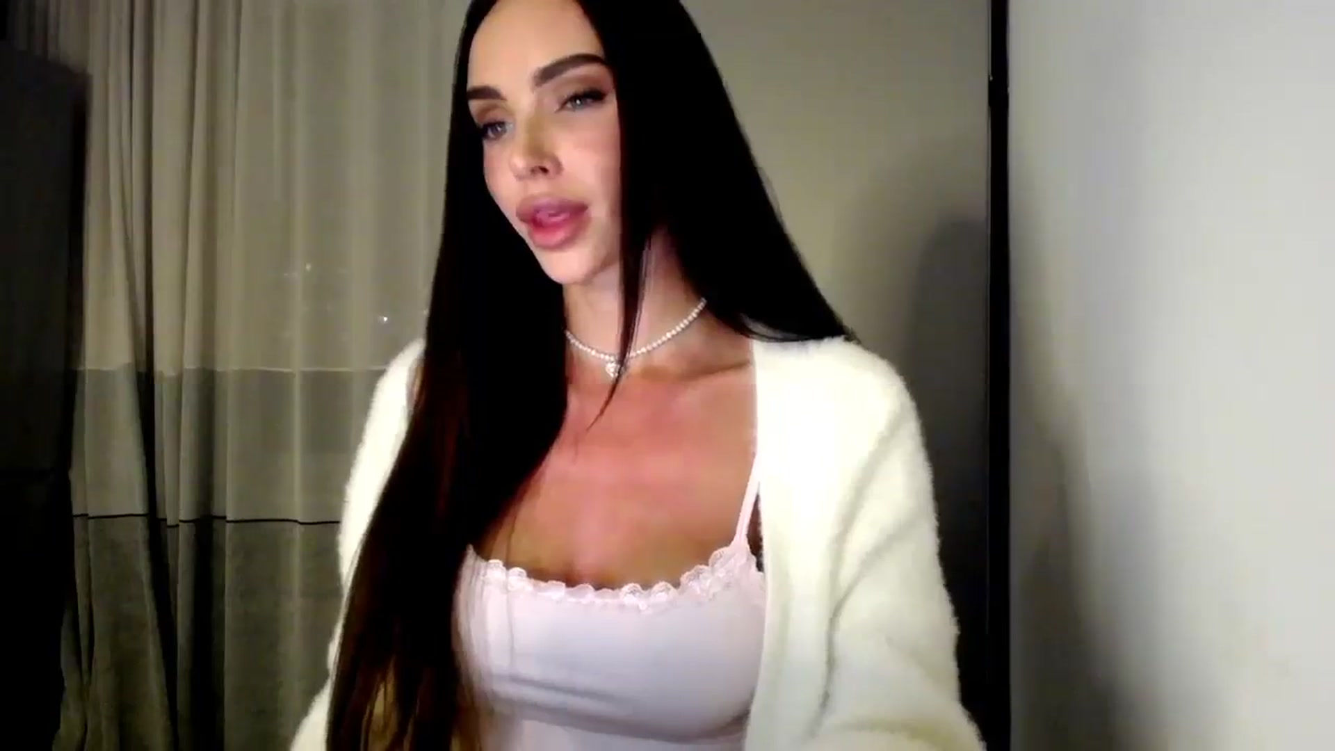 Gallery image thumbnail from Bunny_jr's myfreecams stream on, 02/04/2025, 21:39 image 2 of 20