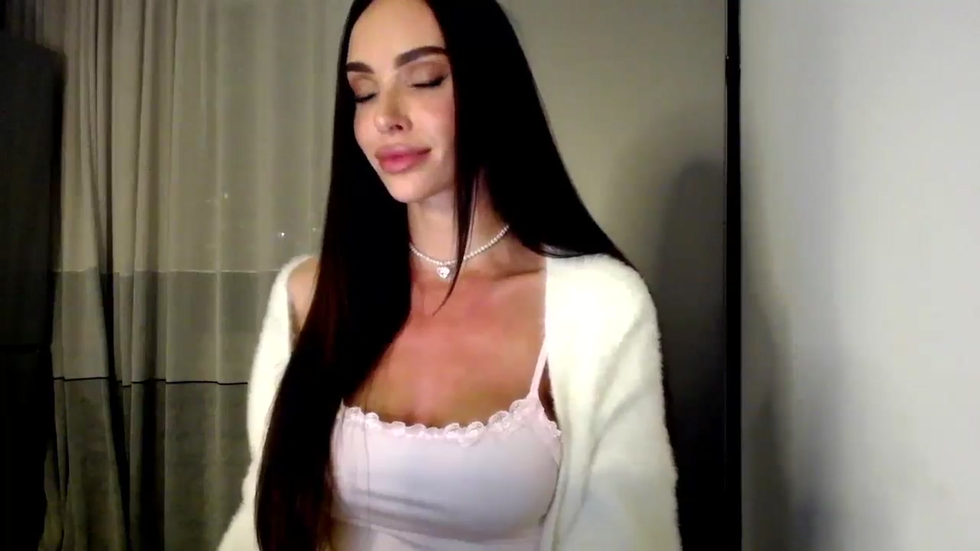 Gallery image thumbnail from Bunny_jr's myfreecams stream on, 02/04/2025, 21:39 image 4 of 20