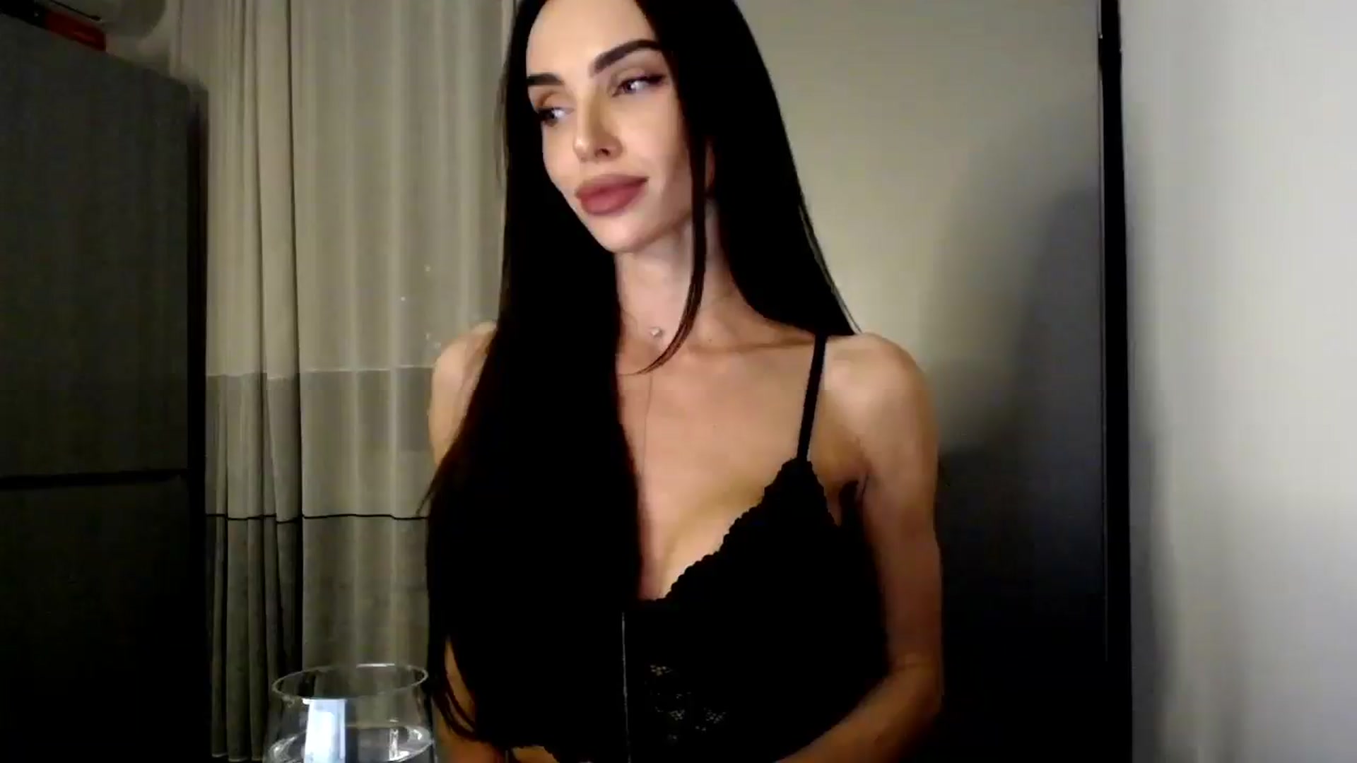 Gallery image thumbnail from Bunny_jr's myfreecams stream on, 03/25/2025, 20:06 image 10 of 20