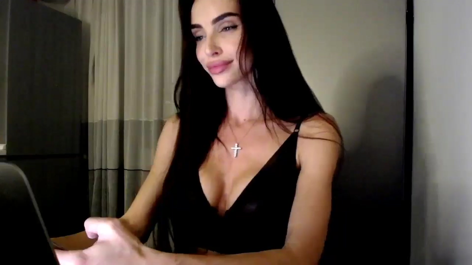 Gallery image thumbnail from Bunny_jr's myfreecams stream on, 05/06/2025, 21:49 image 7 of 20