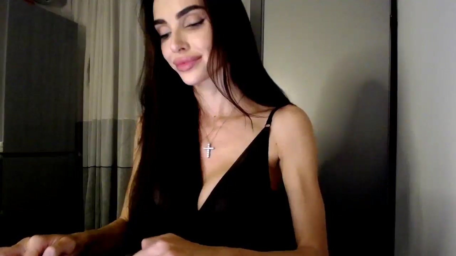 Gallery image thumbnail from Bunny_jr's myfreecams stream on, 05/06/2025, 22:48 image 10 of 20