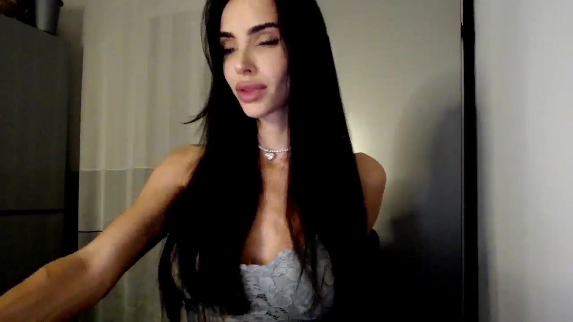 Gallery image thumbnail from Bunny_jr's myfreecams stream on, 08/11/2025, 20:38 image 5 of 20