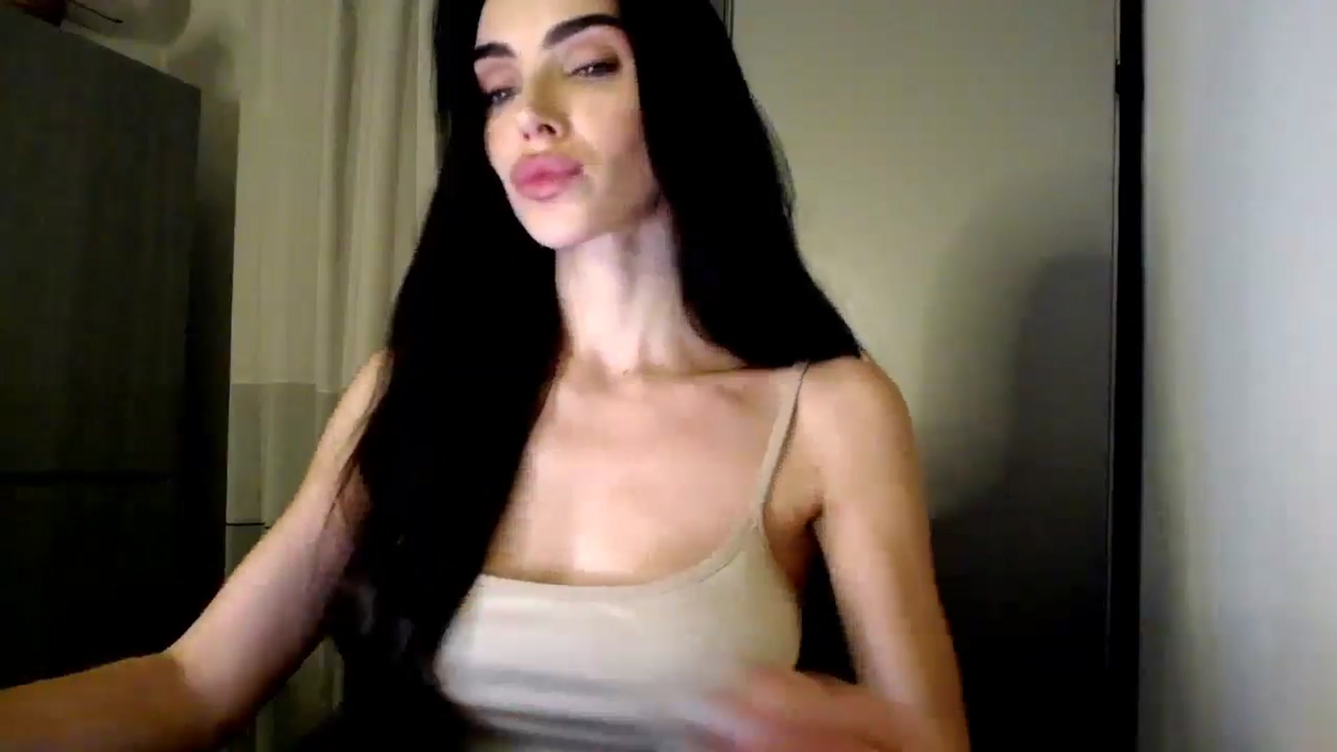 Gallery image thumbnail from Bunny_jr's myfreecams stream on, 10/28/2025, 22:00 image 16 of 20