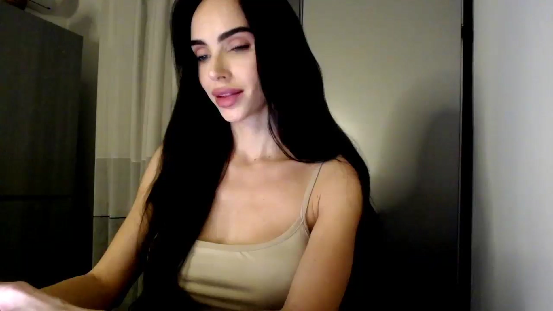 Gallery image thumbnail from Bunny_jr's myfreecams stream on, 10/28/2025, 22:00 image 19 of 20