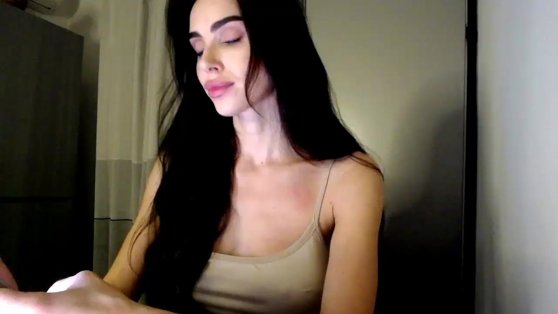 Gallery image thumbnail from Bunny_jr's myfreecams stream on, 10/28/2025, 22:22 image 18 of 20