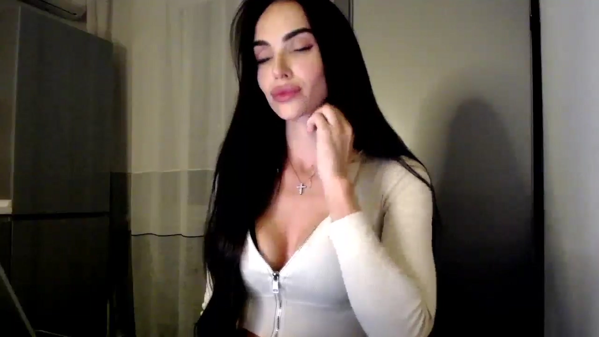 Gallery image thumbnail from Bunny_jr's myfreecams stream on, 11/12/2025, 22:12 image 19 of 20