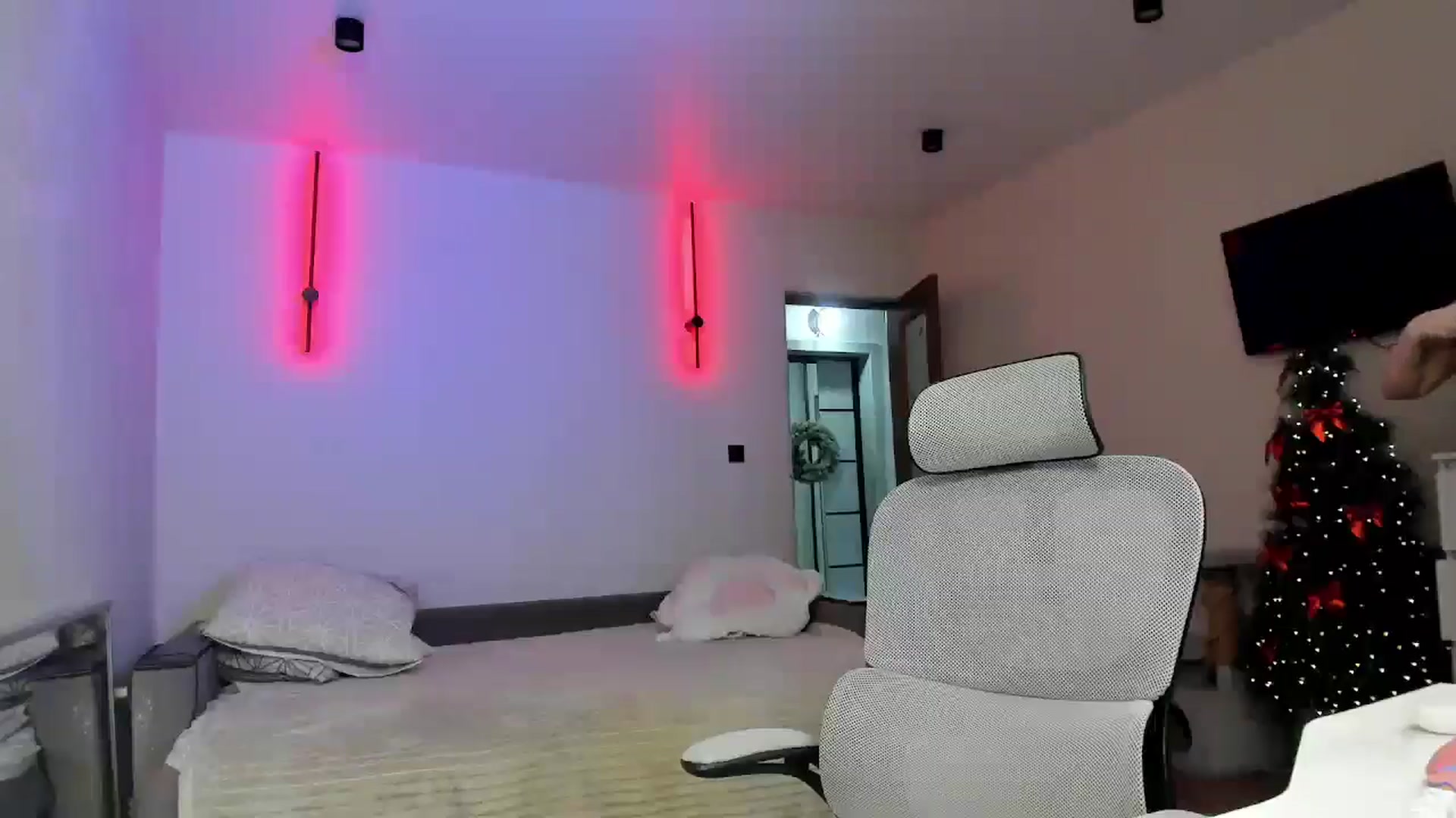 Gallery image thumbnail from Bunny_luvv_'s myfreecams stream on, 12/25/2025, 06:59 image 3 of 20