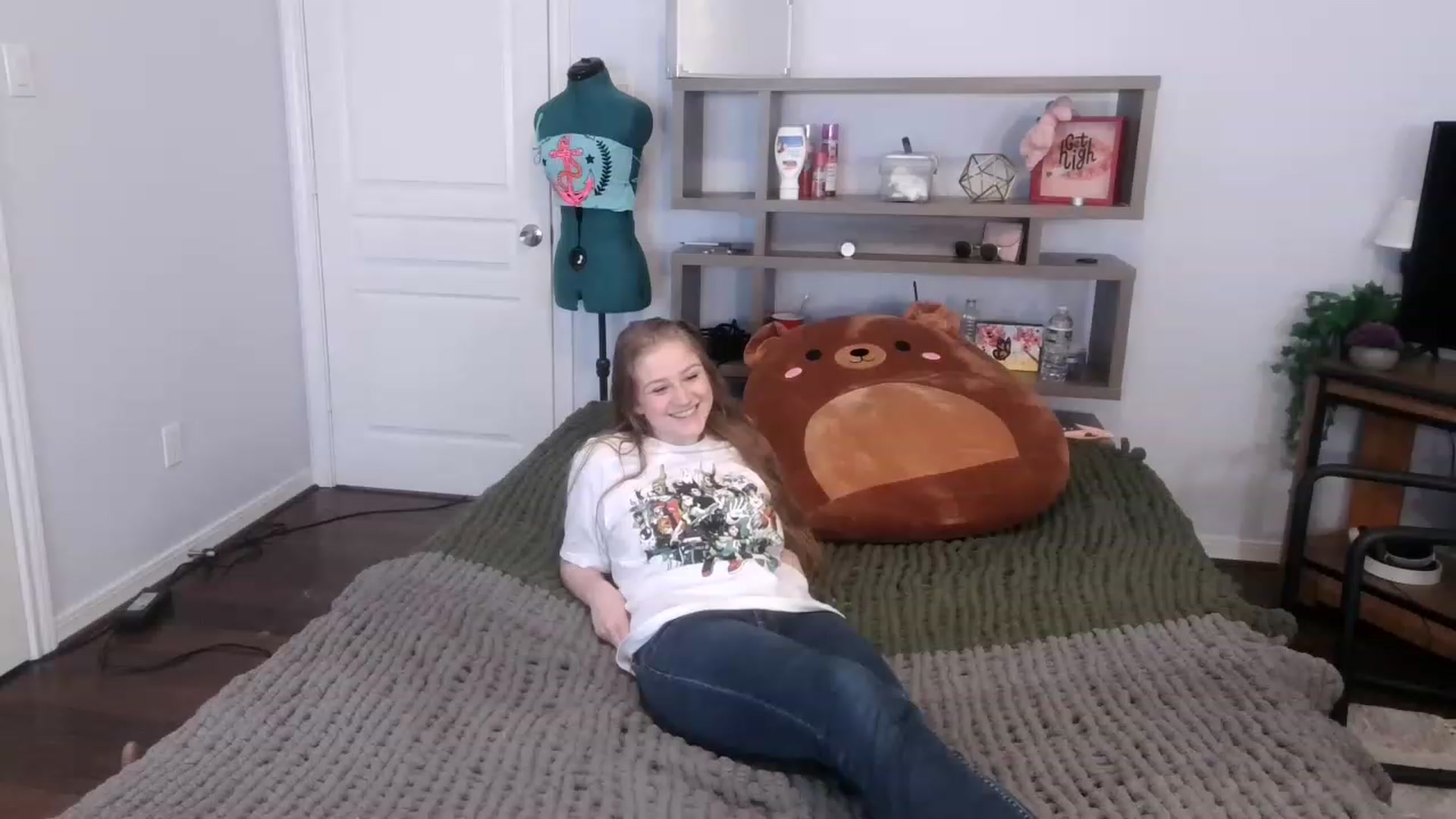 Gallery image thumbnail from Bunnydathug's myfreecams stream on, 11/16/2022, 18:21 image 13 of 20