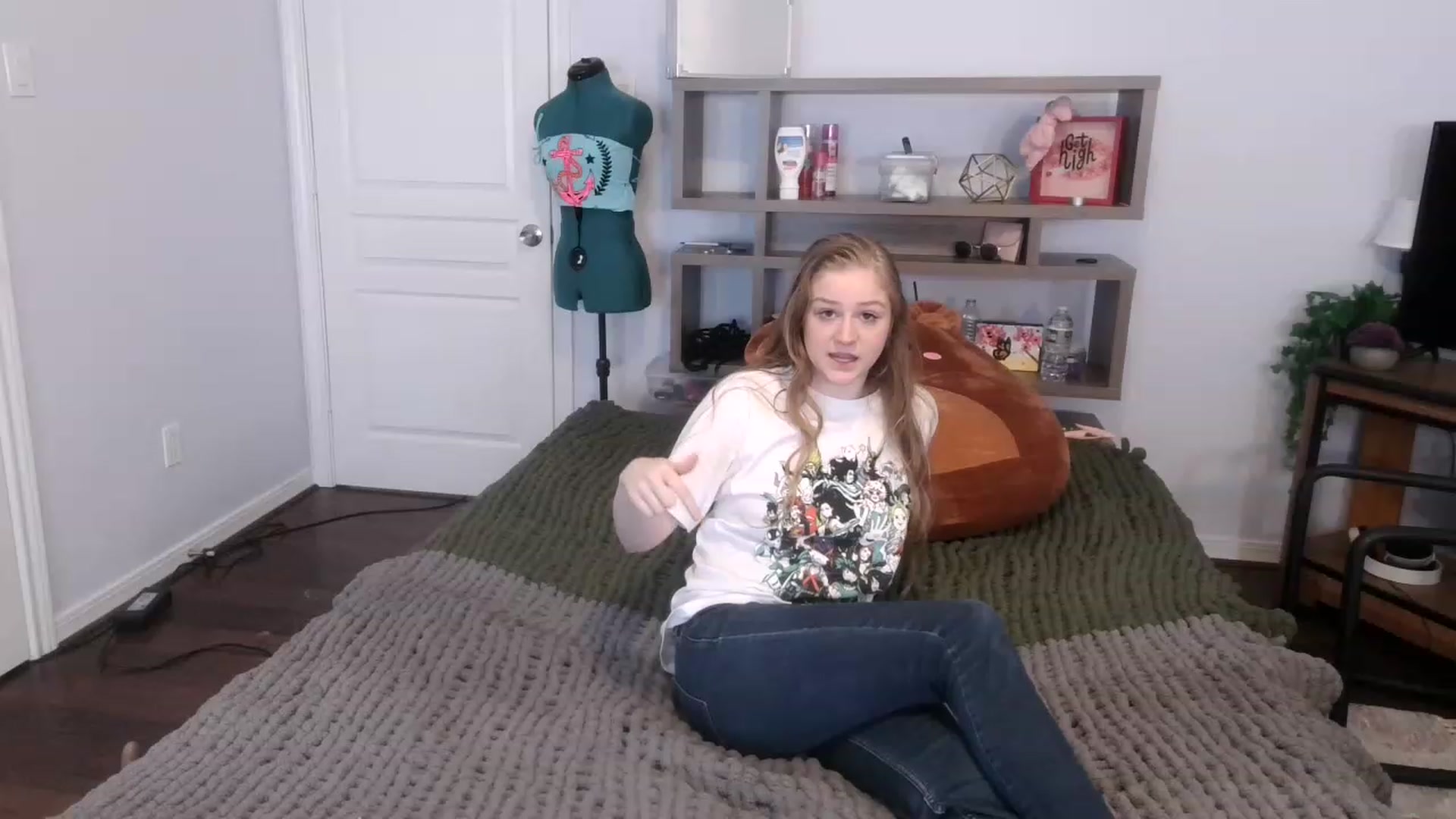 Gallery image thumbnail from Bunnydathug's myfreecams stream on, 11/16/2022, 18:21 image 14 of 20