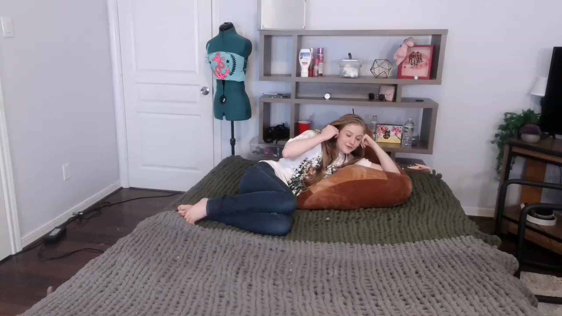 Gallery image thumbnail from Bunnydathug's myfreecams stream on, 11/16/2022, 18:21 image 6 of 20