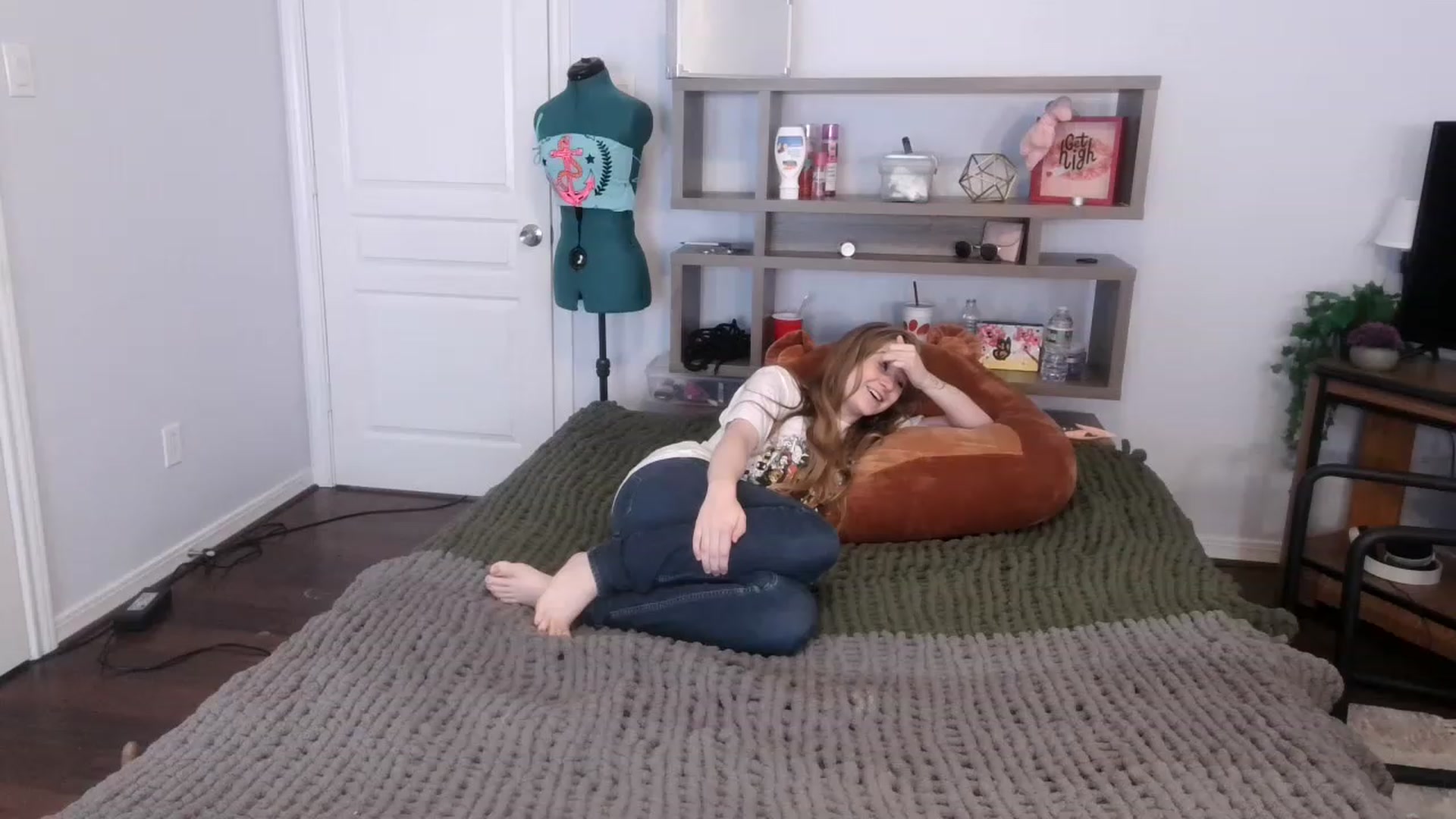 Gallery image thumbnail from Bunnydathug's myfreecams stream on, 11/16/2022, 18:21 image 9 of 20