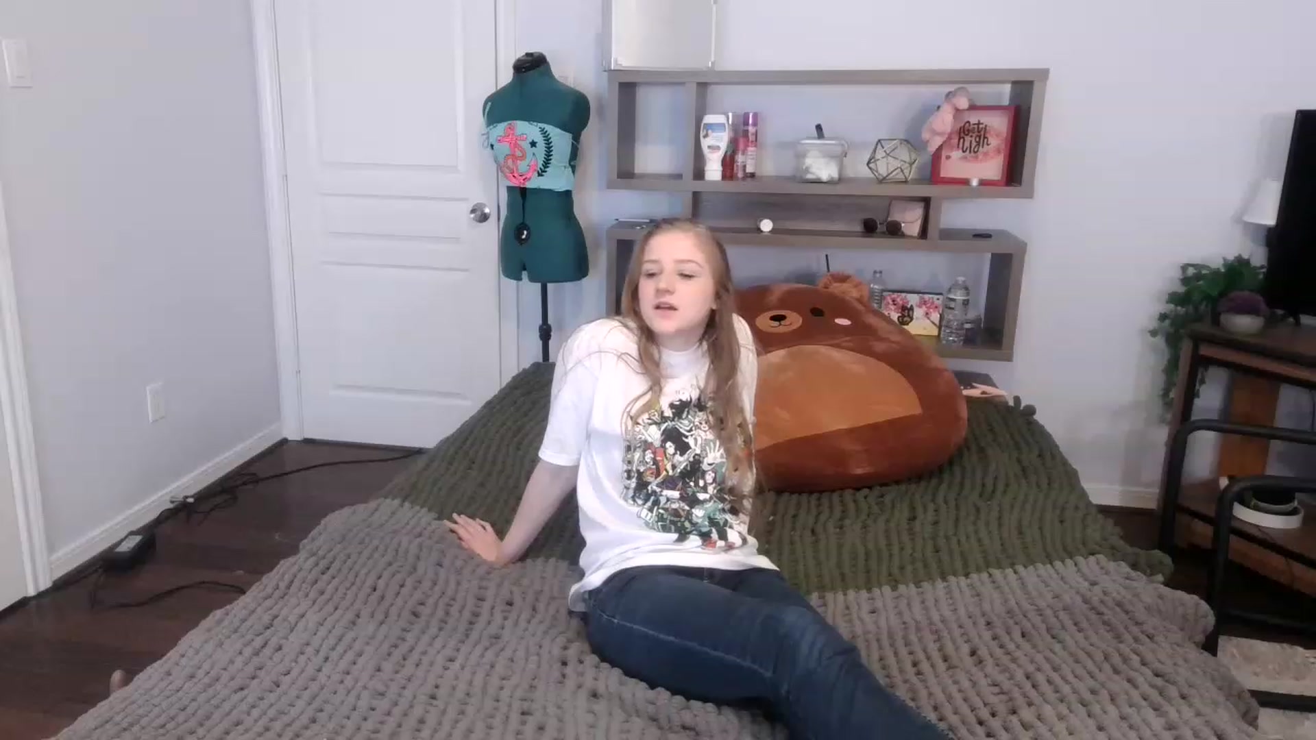 Gallery image thumbnail from Bunnydathug's myfreecams stream on, 11/16/2022, 18:21 image 15 of 20