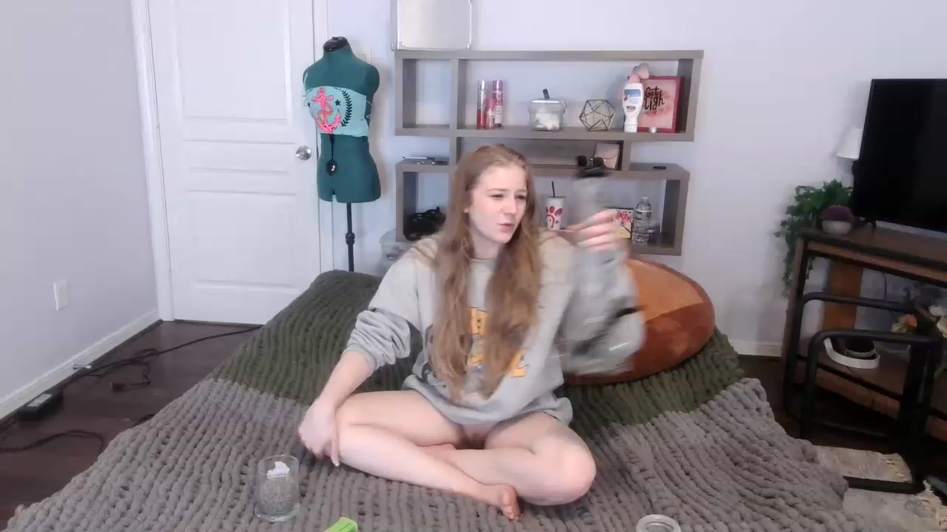 Gallery image thumbnail from Bunnydathug's myfreecams stream on, 11/18/2022, 01:36 image 19 of 20