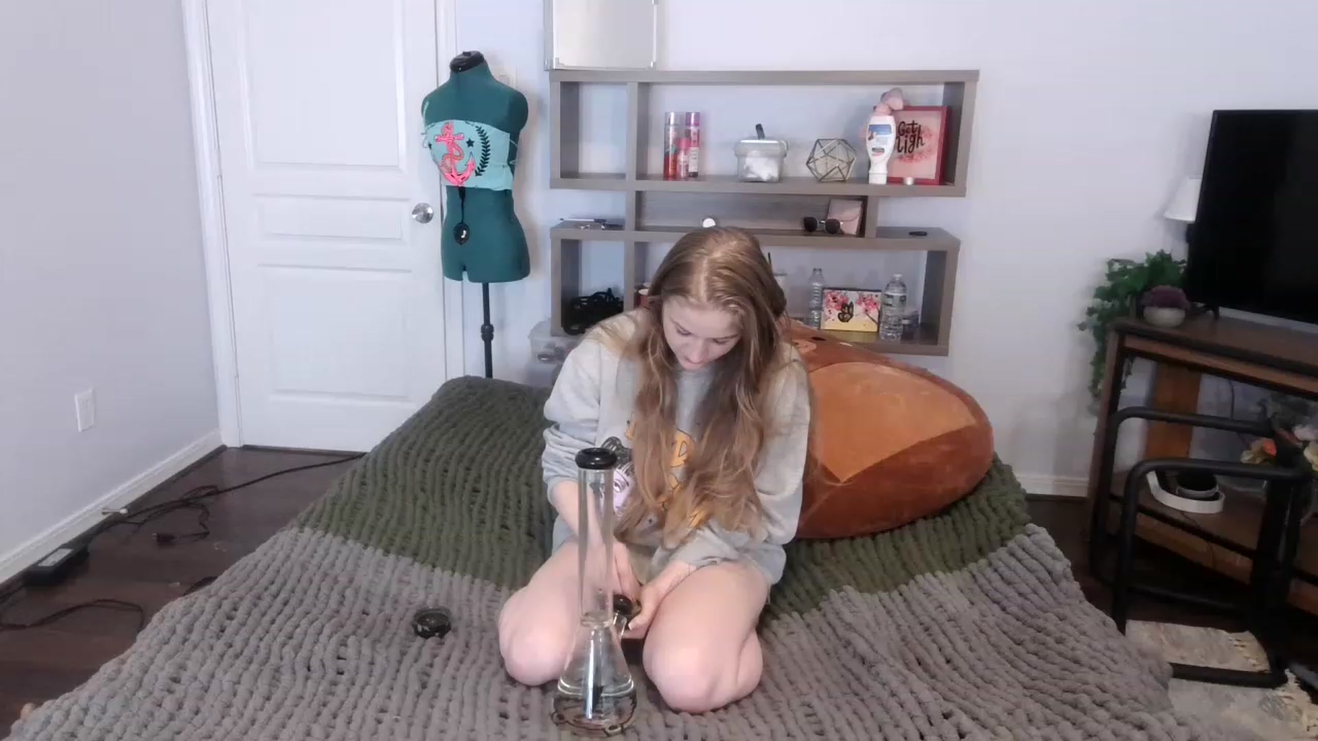 Gallery image thumbnail from Bunnydathug's myfreecams stream on, 11/18/2022, 01:36 image 18 of 20