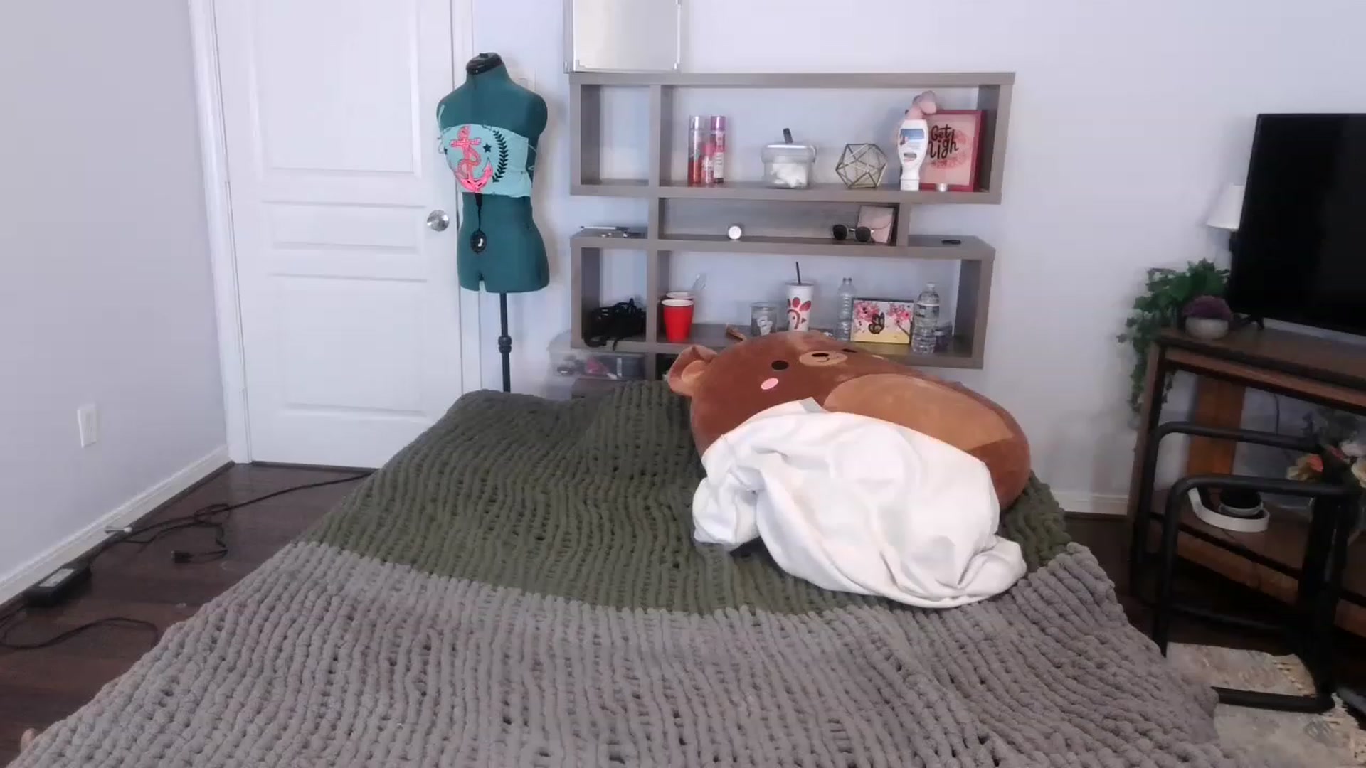 Gallery image thumbnail from Bunnydathug's myfreecams stream on, 11/18/2022, 01:36 image 5 of 20