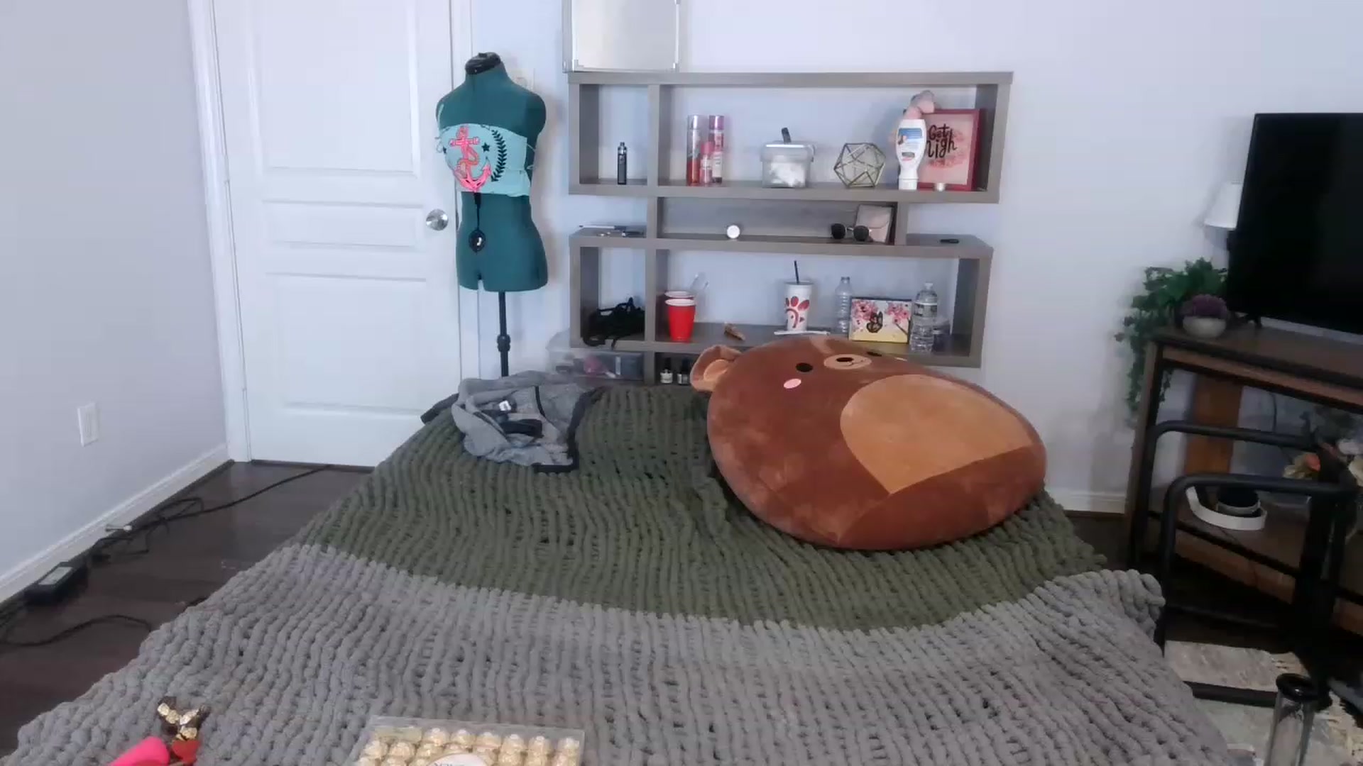 Gallery image thumbnail from Bunnydathug's myfreecams stream on, 11/17/2022, 20:06 image 20 of 20