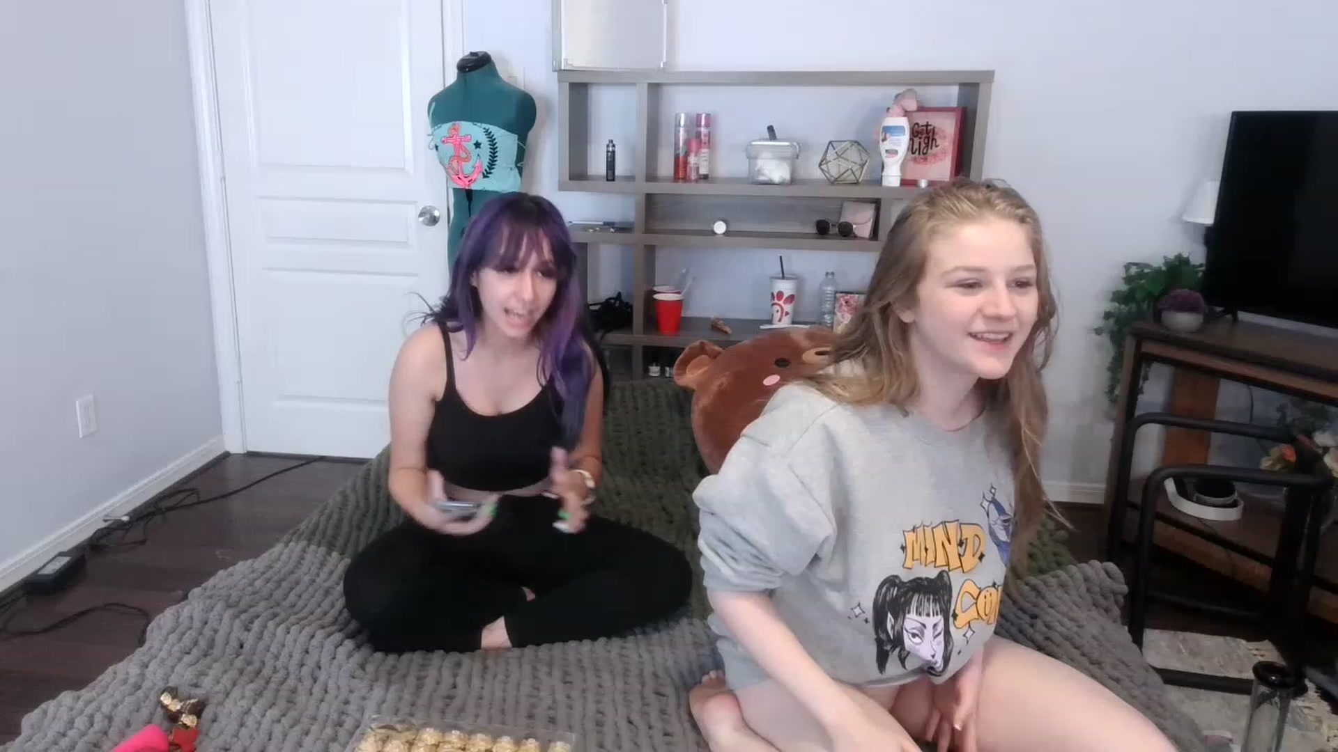 Gallery image thumbnail from Bunnydathug's myfreecams stream on, 11/17/2022, 20:06 image 14 of 20