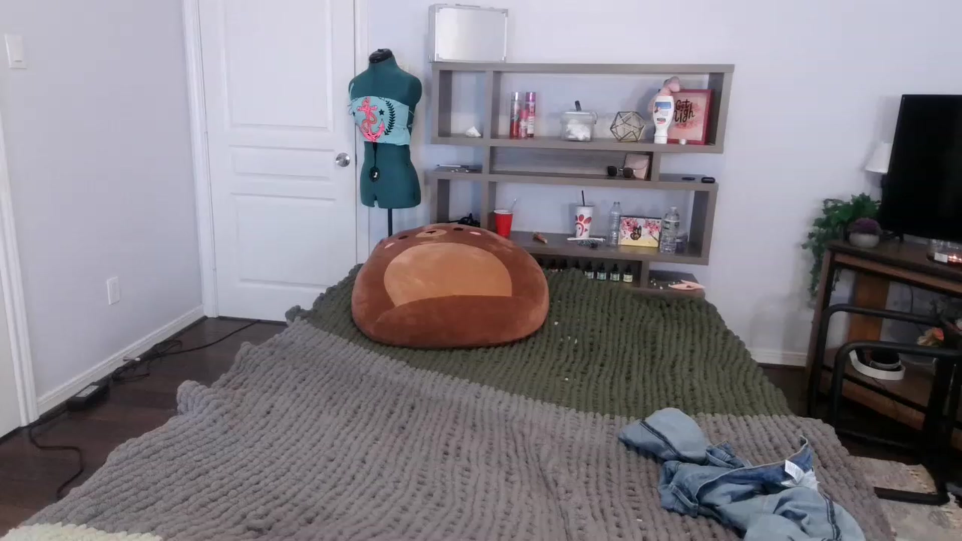 Gallery image thumbnail from Bunnydathug's myfreecams stream on, 11/18/2022, 19:35 image 1 of 20