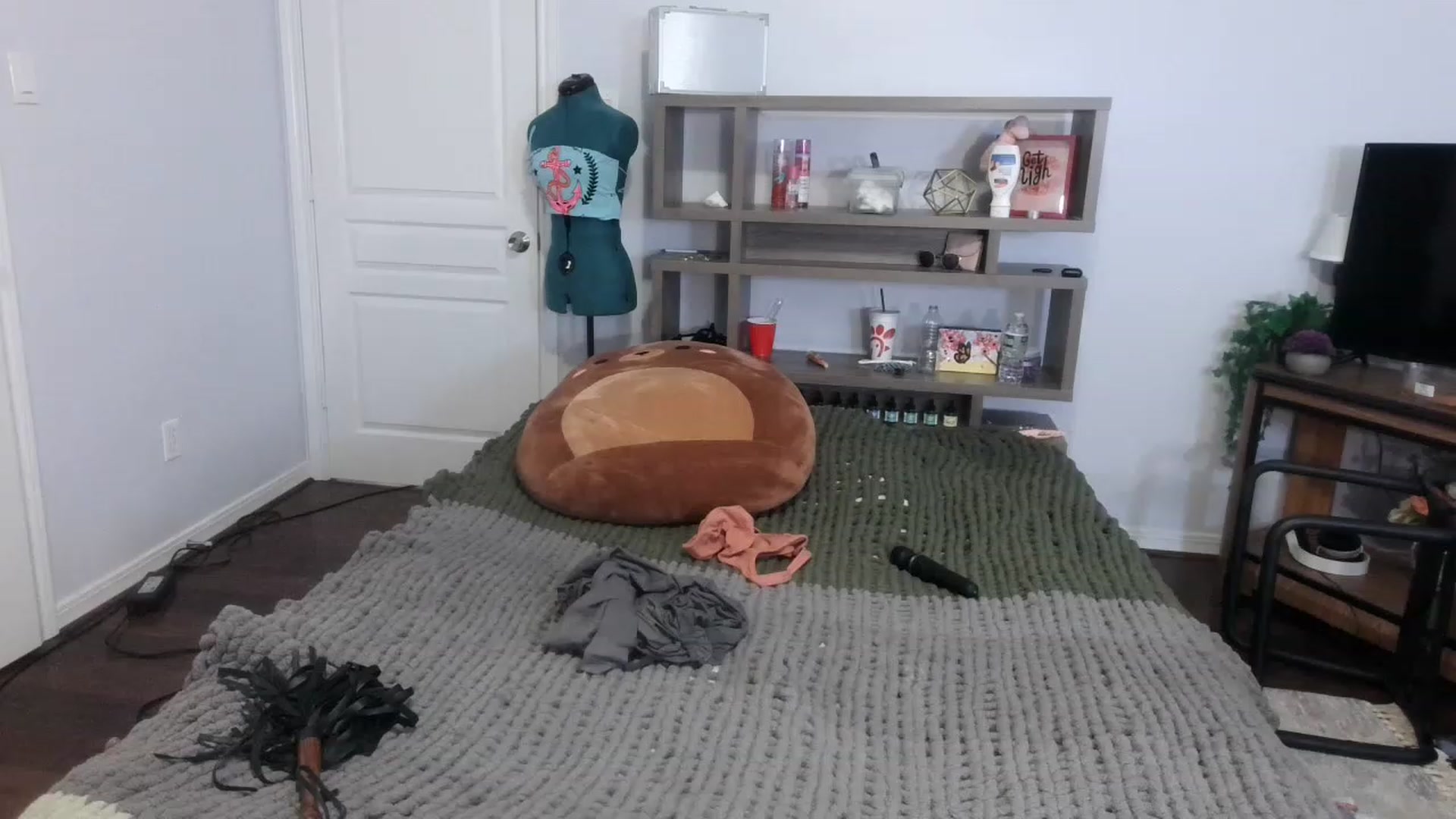 Gallery image thumbnail from Bunnydathug's myfreecams stream on, 11/18/2022, 23:52 image 11 of 20