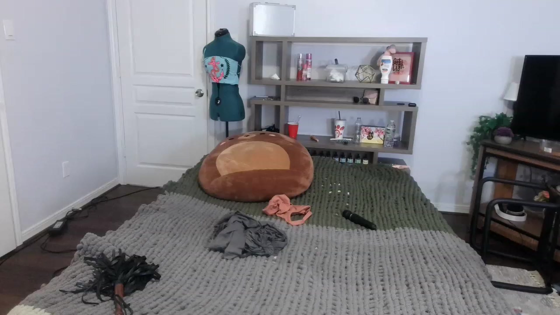 Gallery image thumbnail from Bunnydathug's myfreecams stream on, 11/18/2022, 23:52 image 12 of 20