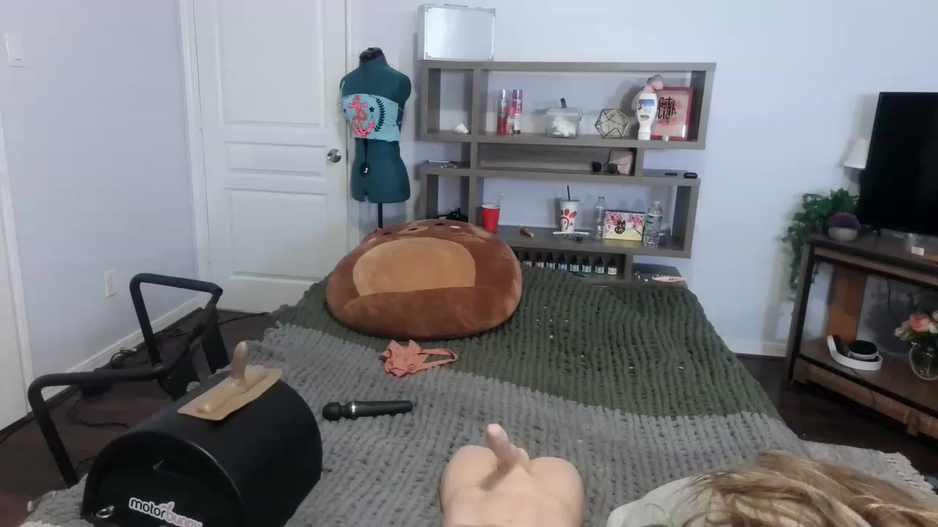 Gallery image thumbnail from Bunnydathug's myfreecams stream on, 11/19/2022, 24:54 image 4 of 20