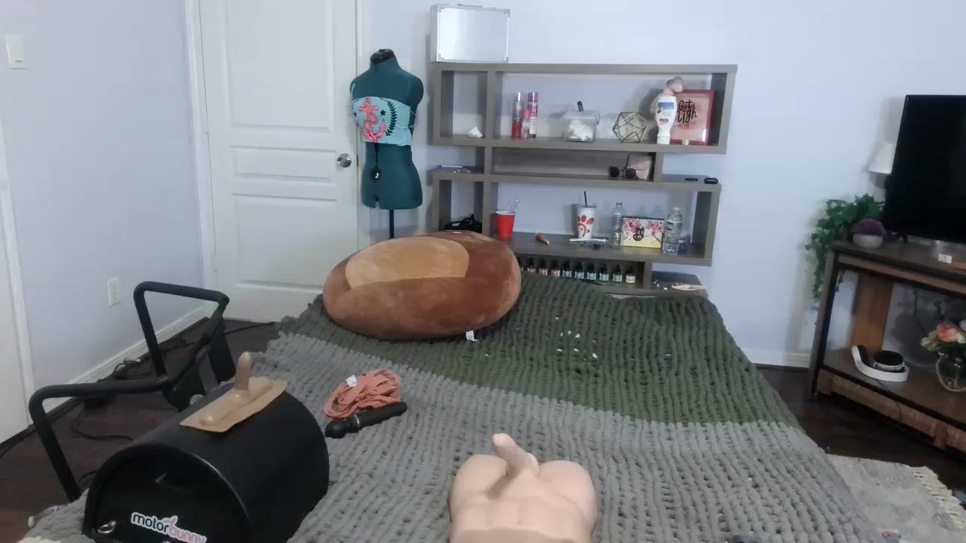 Gallery image thumbnail from Bunnydathug's myfreecams stream on, 11/19/2022, 24:54 image 20 of 20