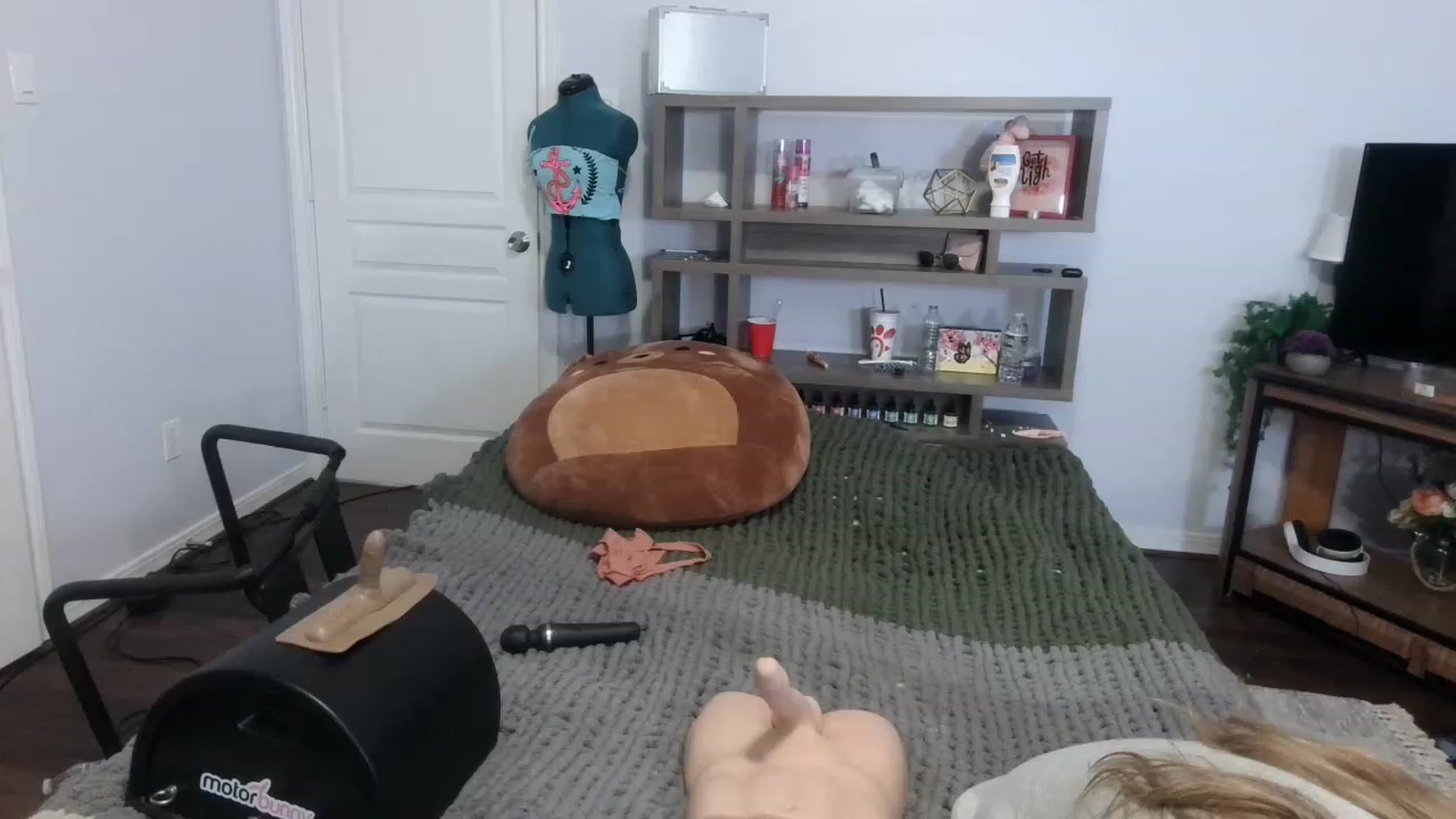 Gallery image thumbnail from Bunnydathug's myfreecams stream on, 11/19/2022, 24:54 image 5 of 20