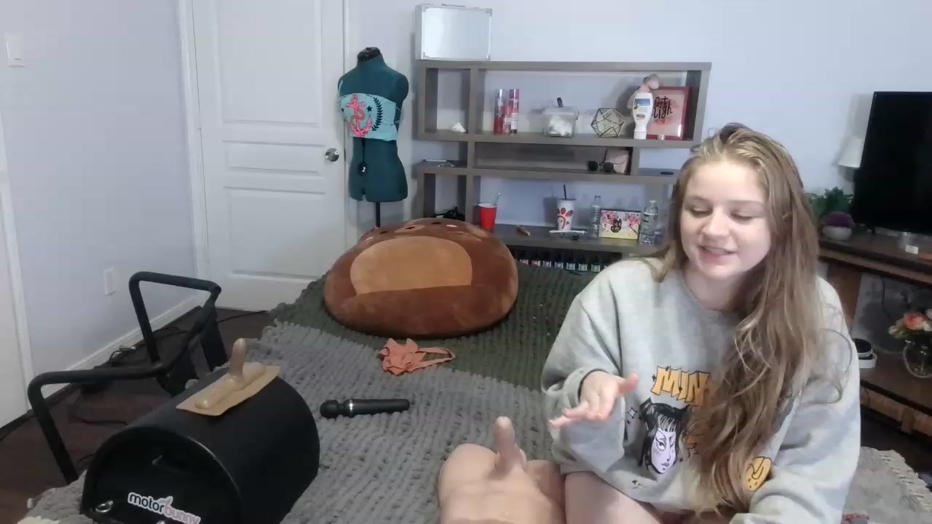 Gallery image thumbnail from Bunnydathug's myfreecams stream on, 11/19/2022, 24:54 image 1 of 20