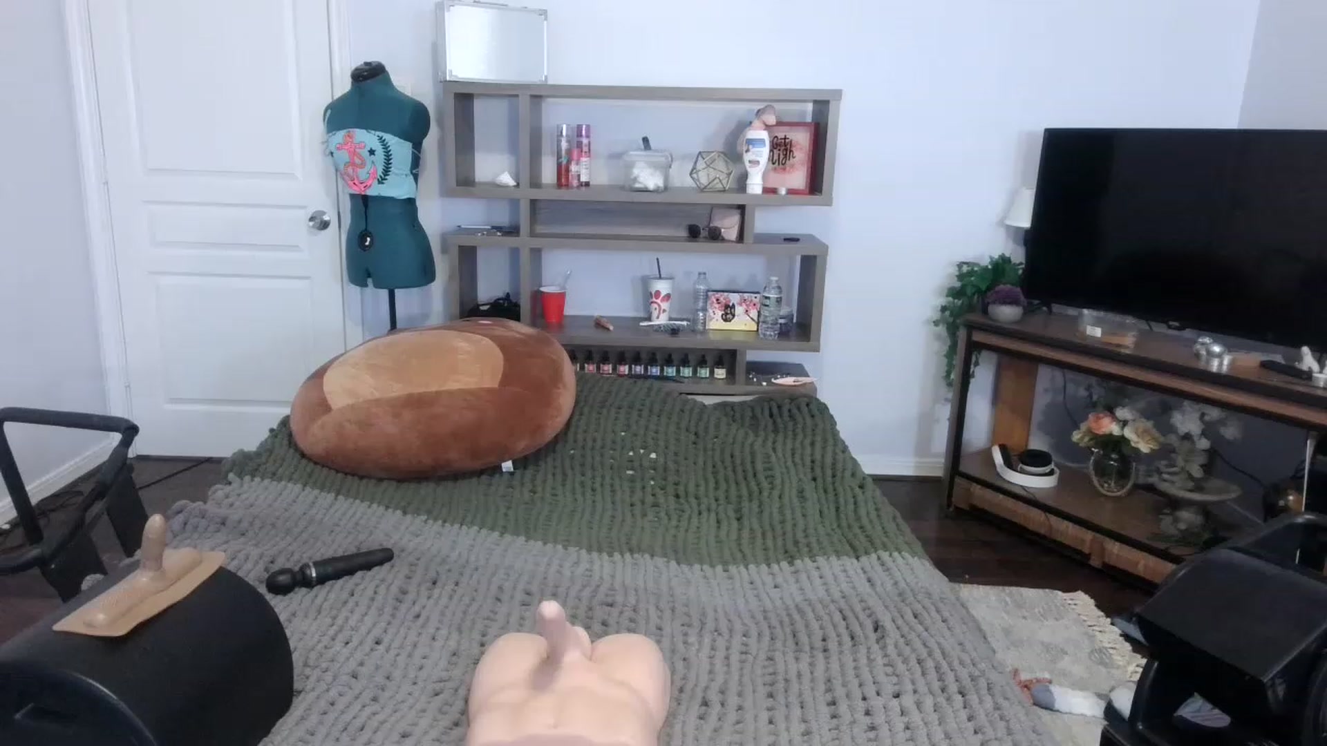 Gallery image thumbnail from Bunnydathug's myfreecams stream on, 11/19/2022, 17:07 image 2 of 20