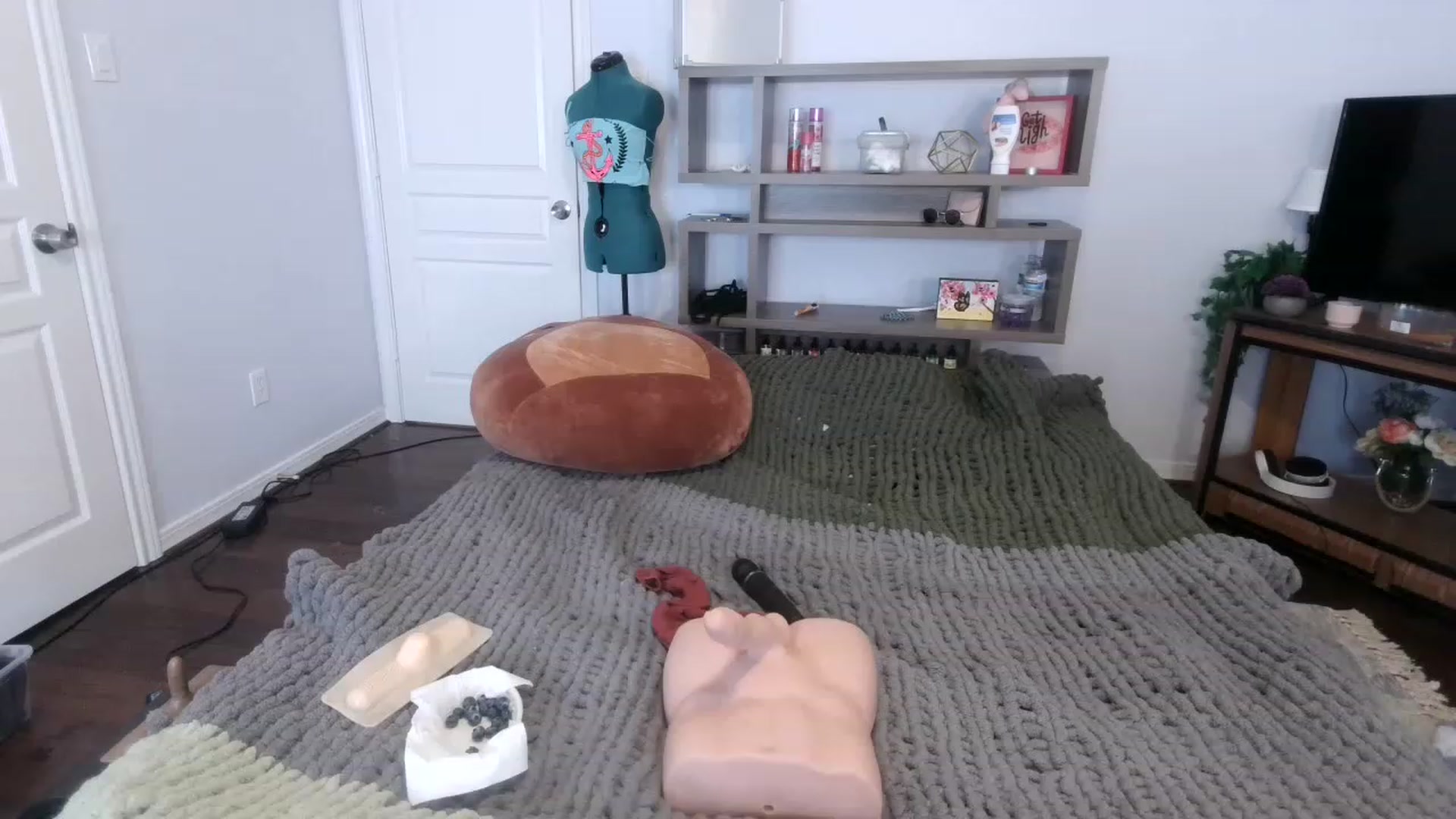 Gallery image thumbnail from Bunnydathug's myfreecams stream on, 11/20/2022, 19:58 image 3 of 20