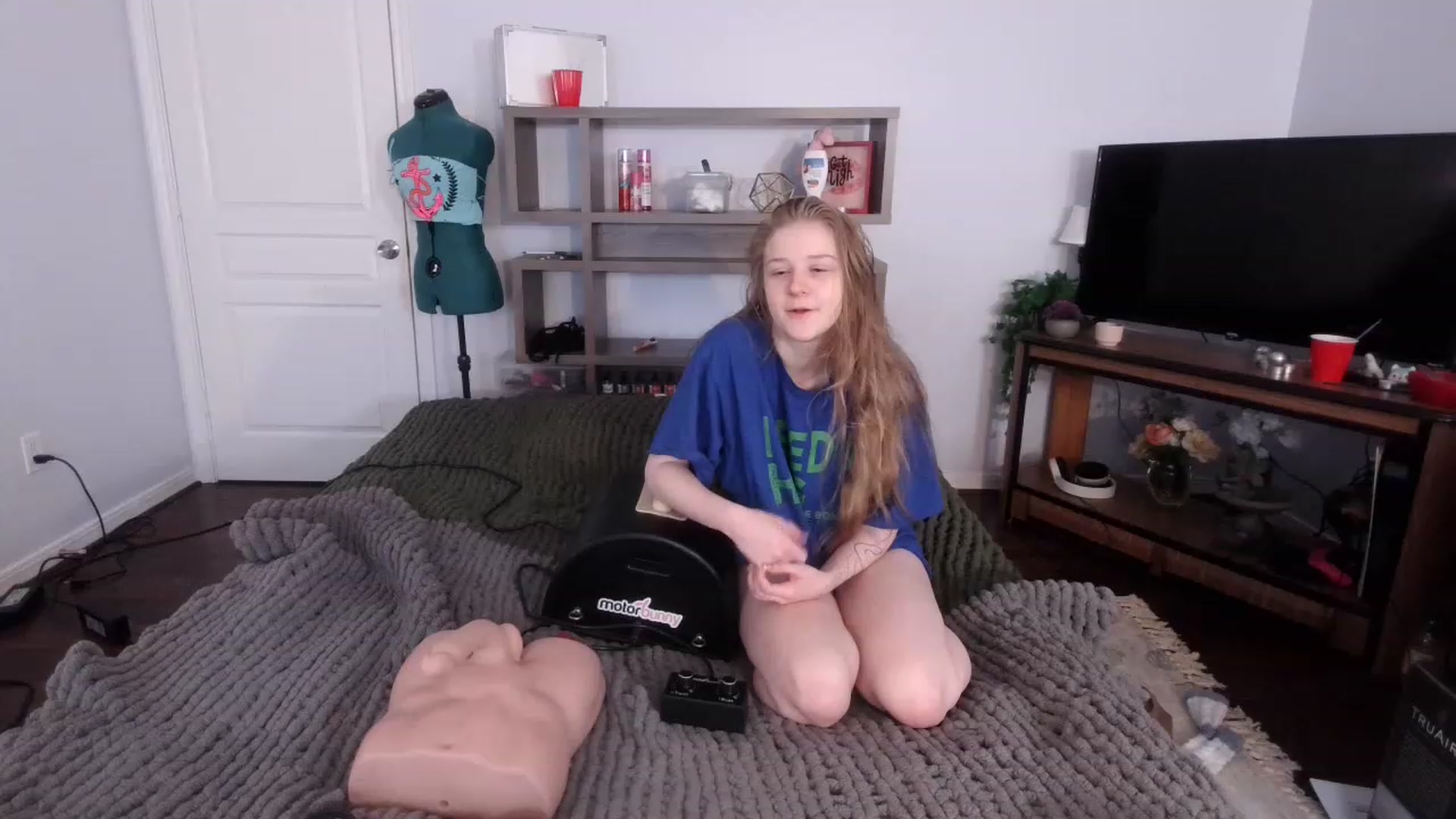 Gallery image thumbnail from Bunnydathug's myfreecams stream on, 11/21/2022, 16:39 image 18 of 20