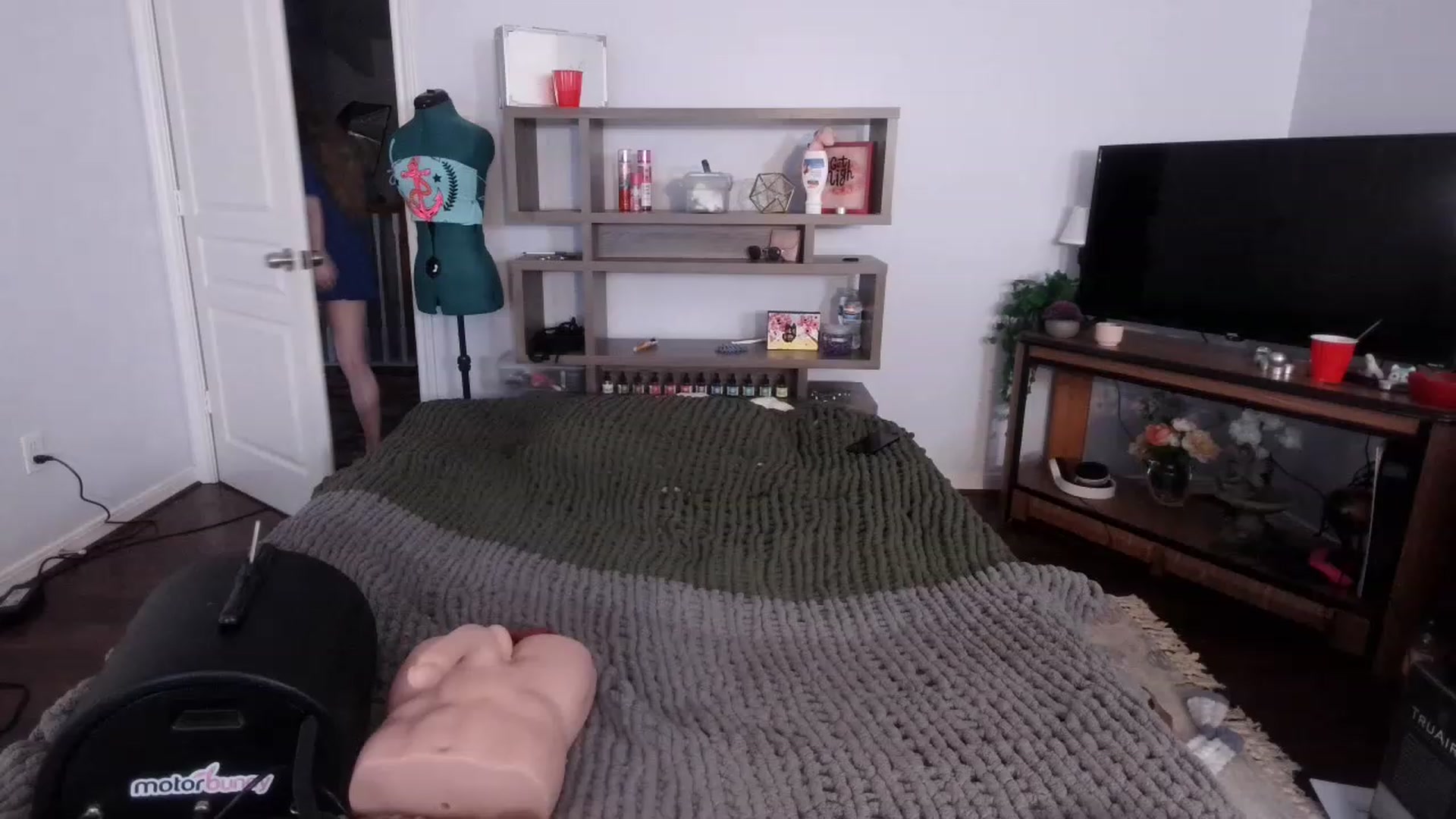 Gallery image thumbnail from Bunnydathug's myfreecams stream on, 11/21/2022, 16:39 image 12 of 20