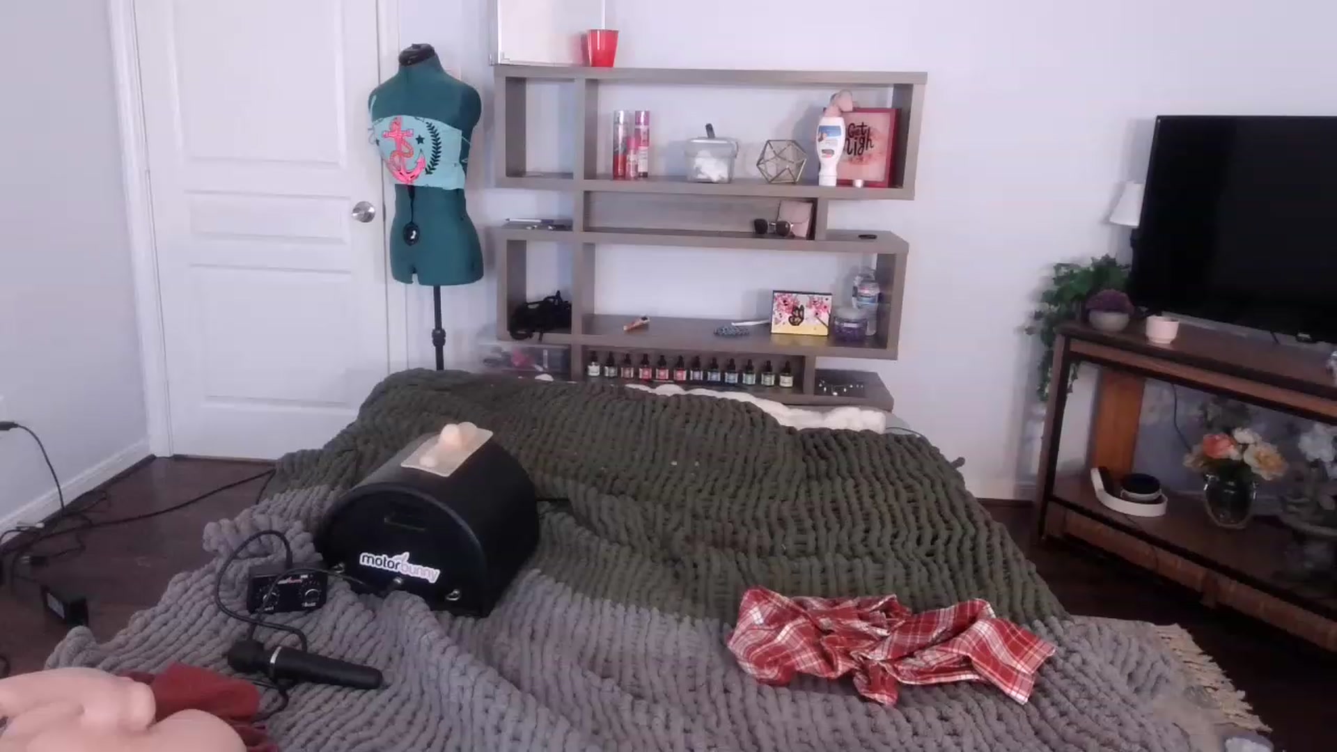 Gallery image thumbnail from Bunnydathug's myfreecams stream on, 11/21/2022, 19:35 image 5 of 20