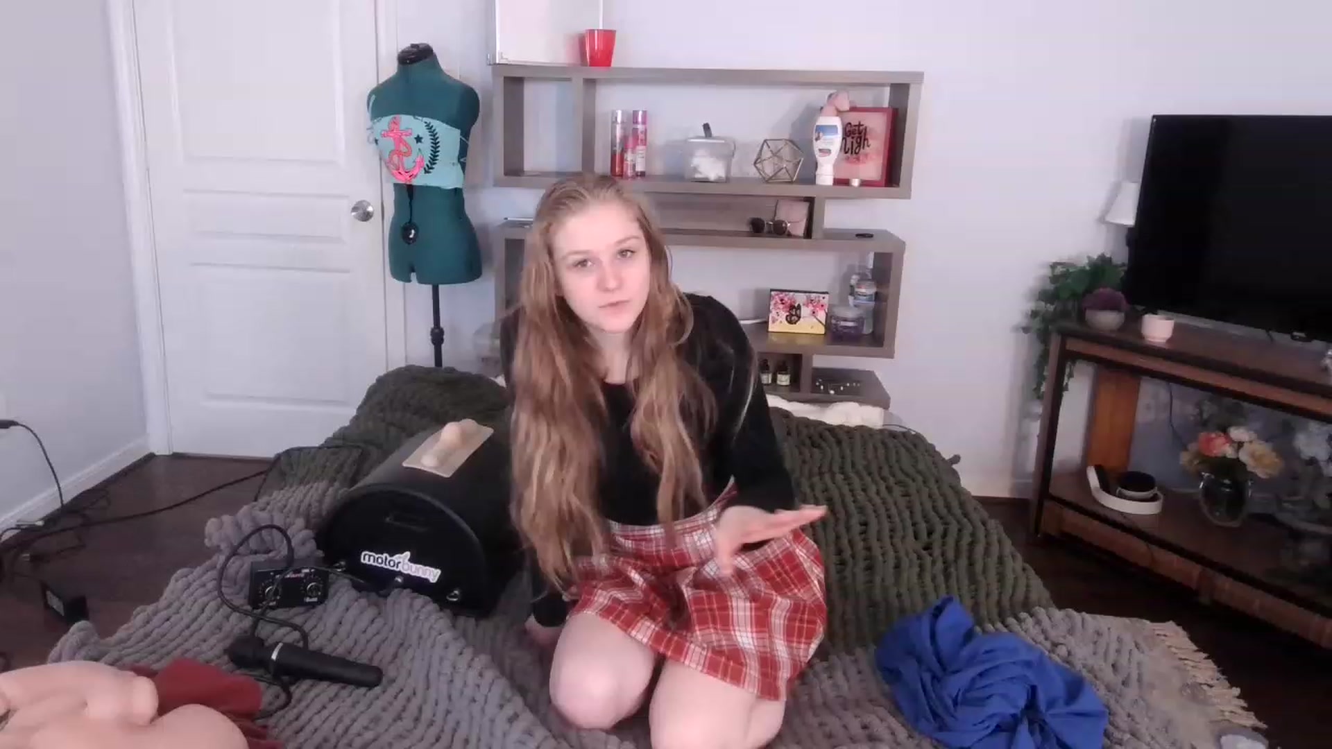 Gallery image thumbnail from Bunnydathug's myfreecams stream on, 11/21/2022, 19:35 image 2 of 20