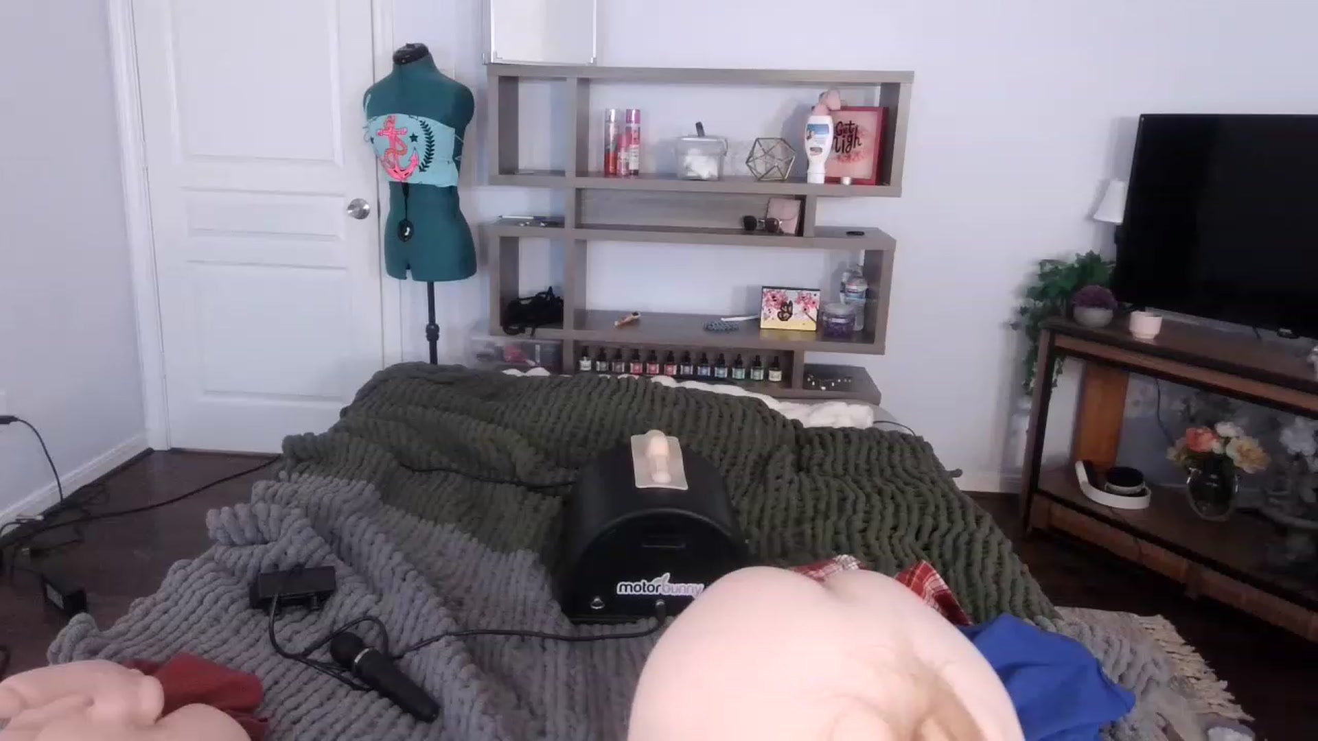Gallery image thumbnail from Bunnydathug's myfreecams stream on, 11/21/2022, 19:35 image 9 of 20