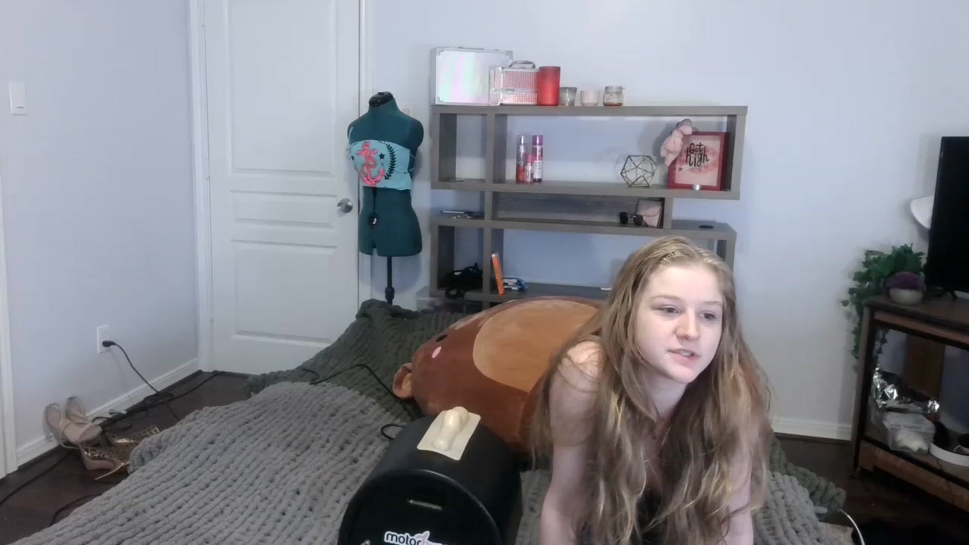 Gallery image thumbnail from Bunnydathug's myfreecams stream on, 11/25/2022, 20:40 image 16 of 20