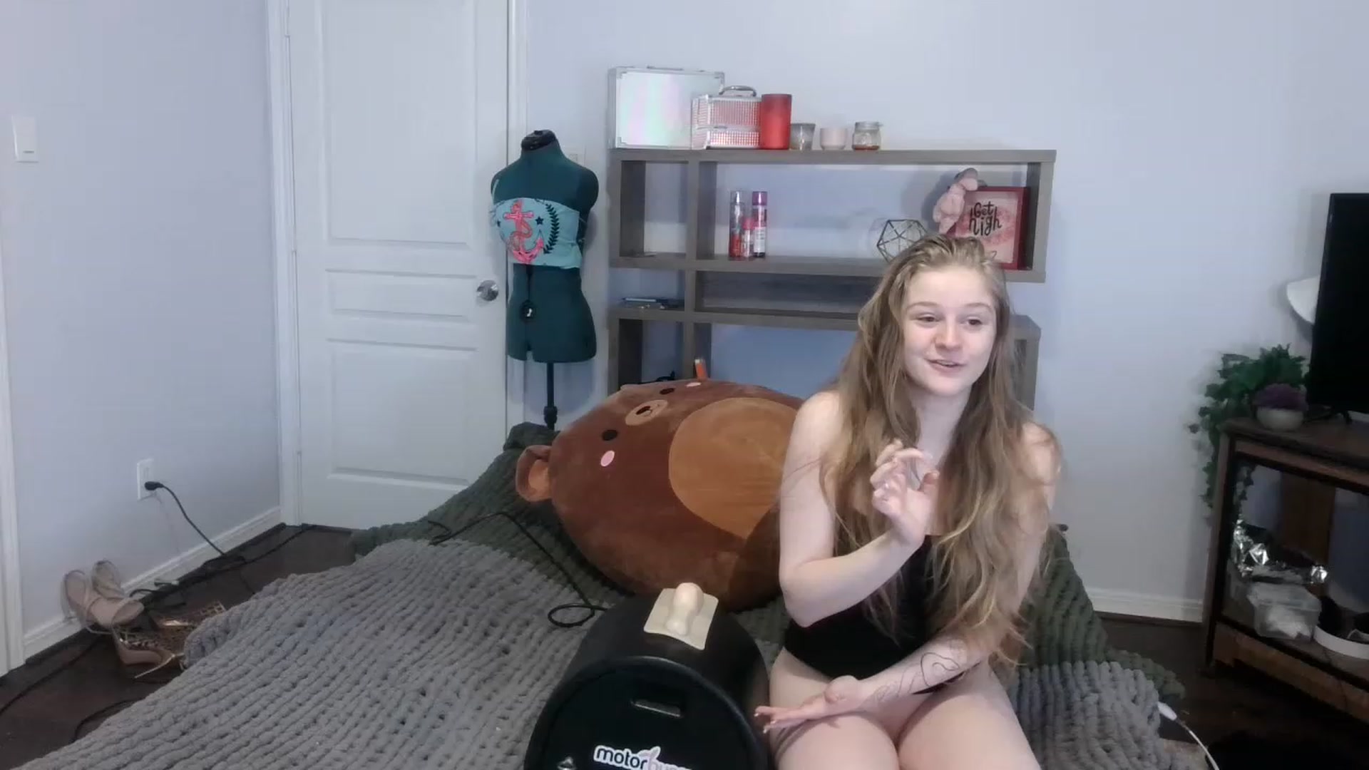 Gallery image thumbnail from Bunnydathug's myfreecams stream on, 11/25/2022, 20:40 image 9 of 20