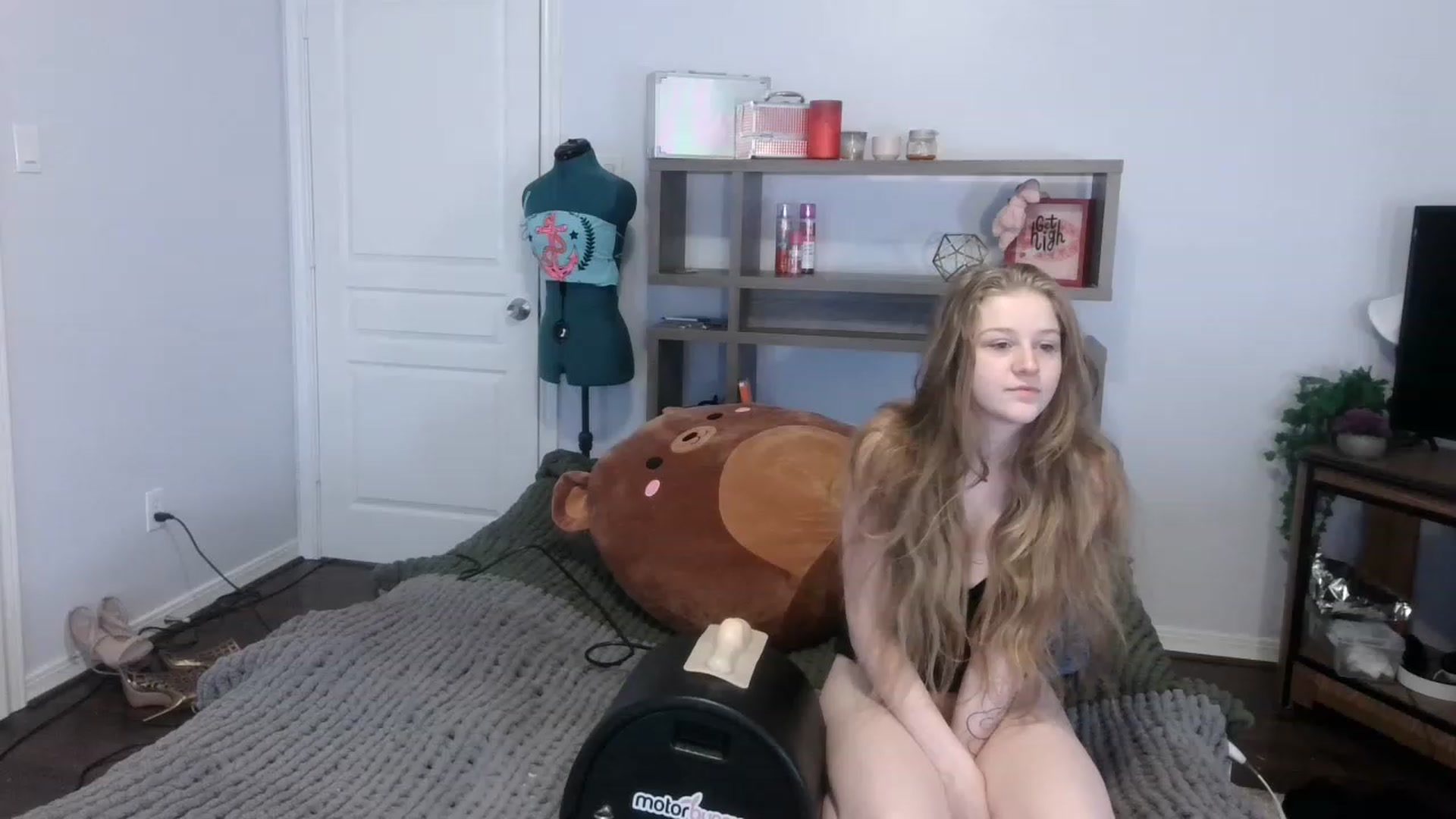 Gallery image thumbnail from Bunnydathug's myfreecams stream on, 11/25/2022, 20:40 image 4 of 20
