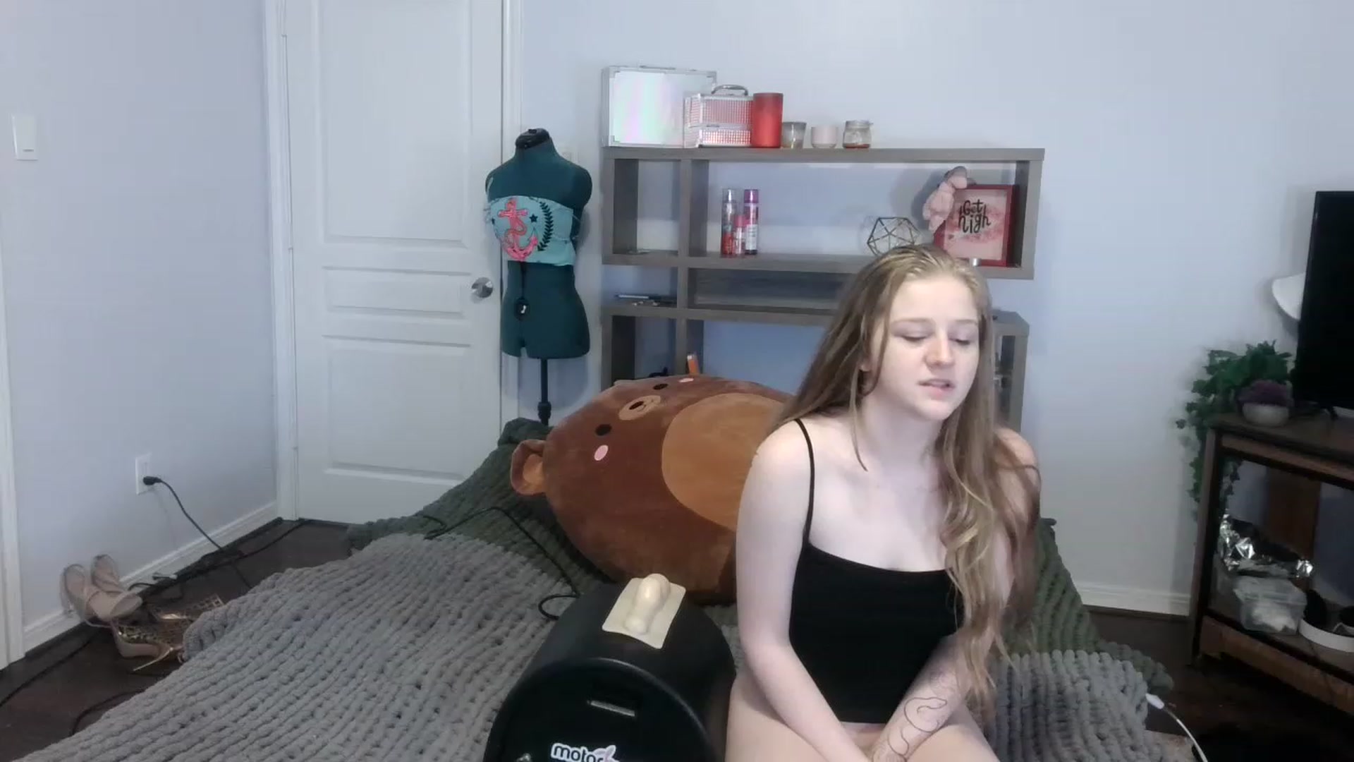 Gallery image thumbnail from Bunnydathug's myfreecams stream on, 11/25/2022, 20:40 image 12 of 20