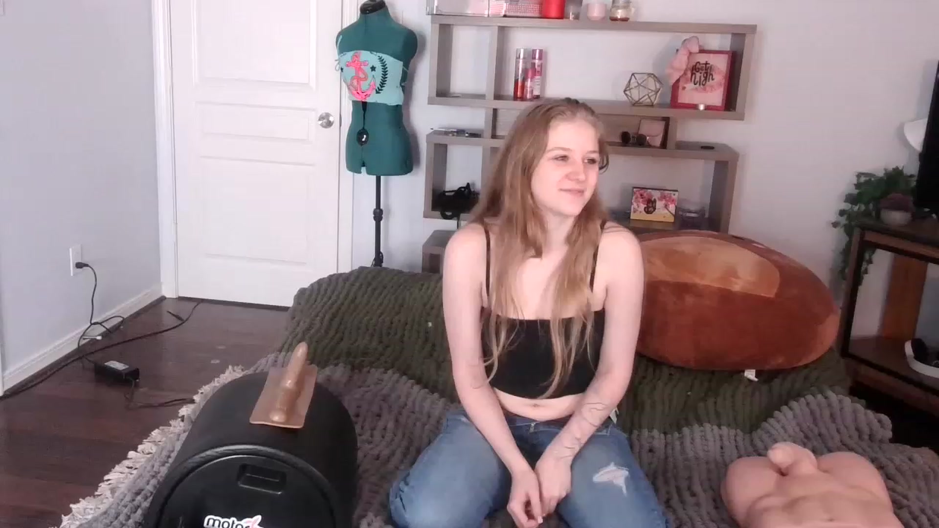 Gallery image thumbnail from Bunnydathug's myfreecams stream on, 12/01/2022, 22:19 image 5 of 20