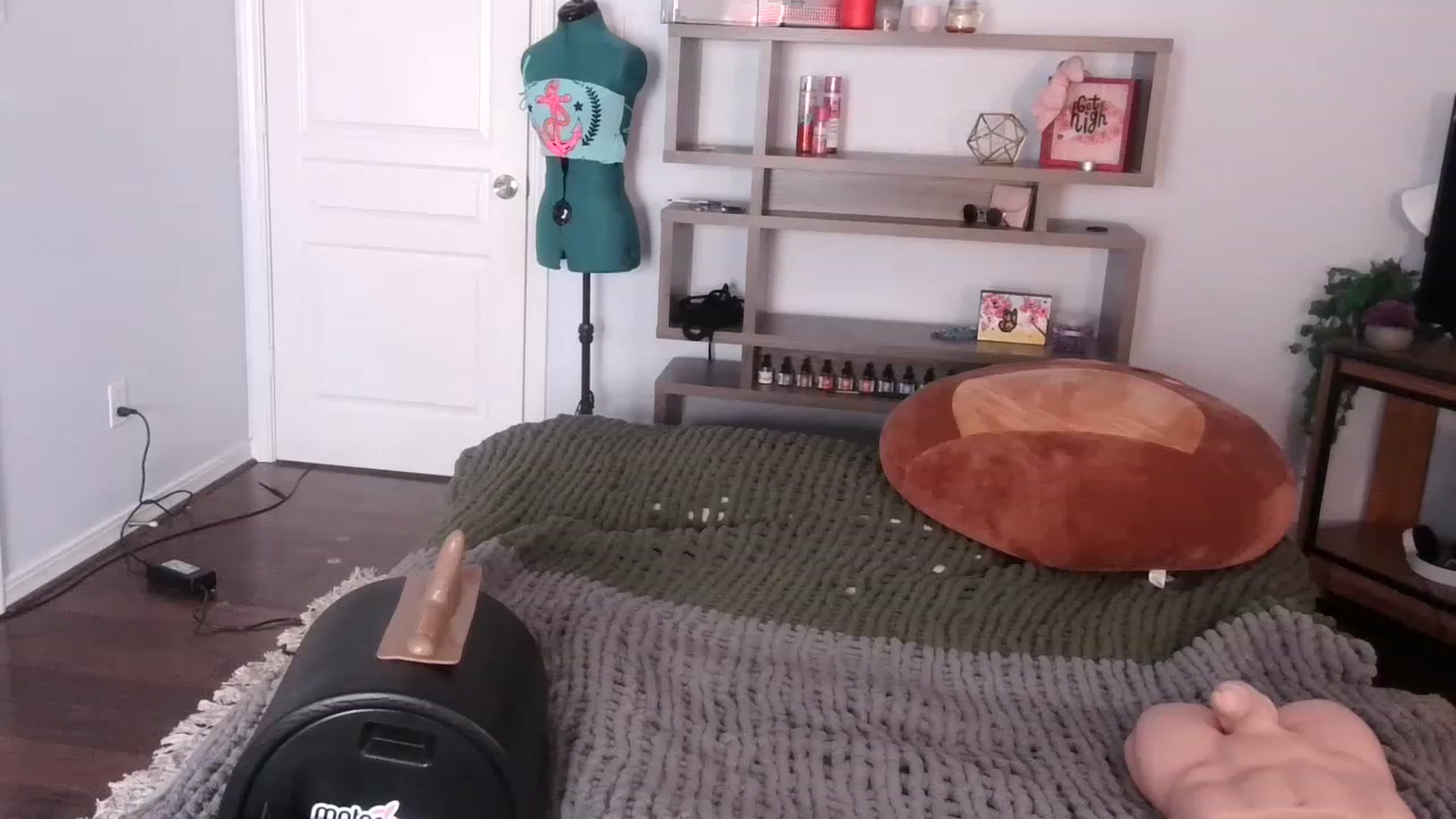 Gallery image thumbnail from Bunnydathug's myfreecams stream on, 12/01/2022, 22:19 image 2 of 20
