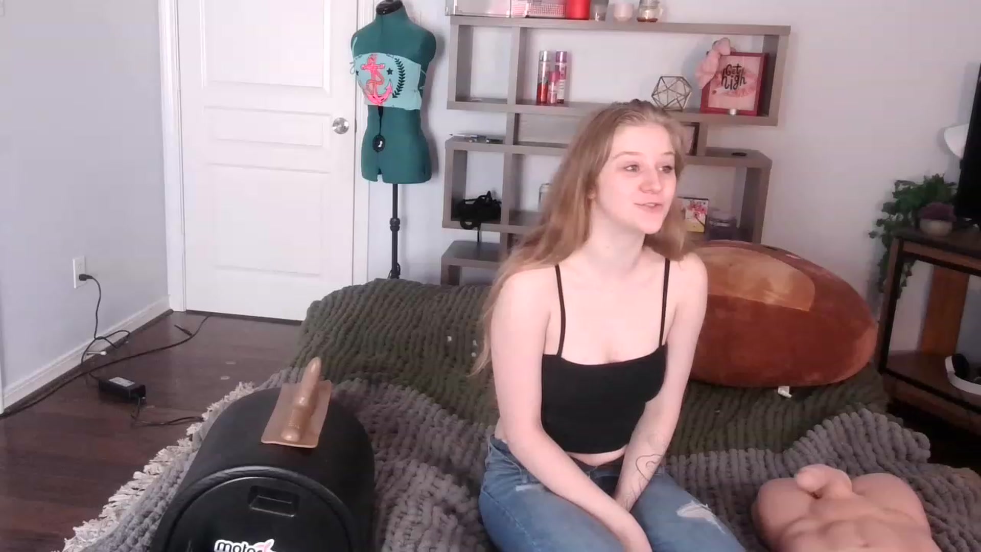 Gallery image thumbnail from Bunnydathug's myfreecams stream on, 12/01/2022, 22:19 image 4 of 20