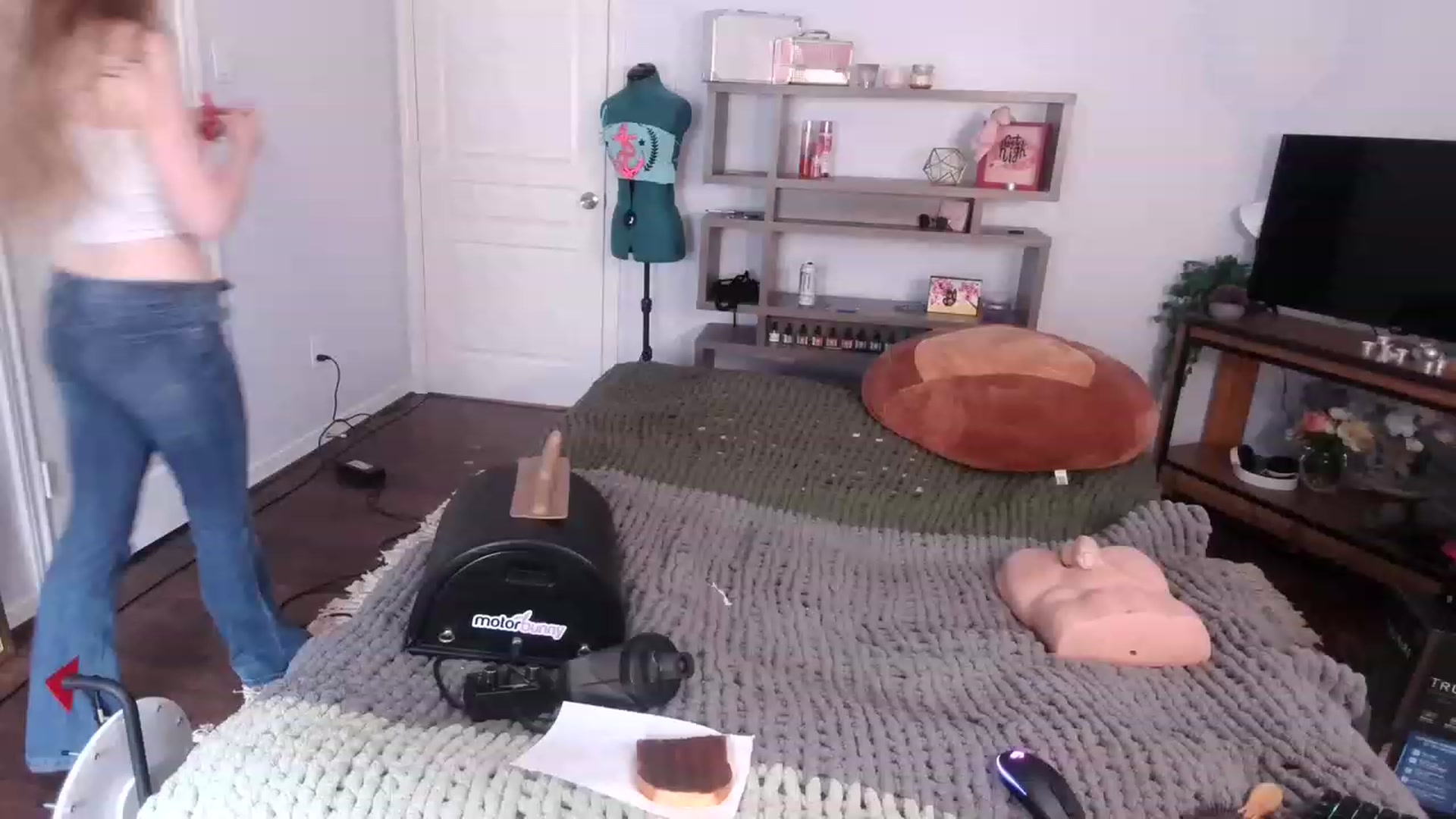 Gallery image thumbnail from Bunnydathug's myfreecams stream on, 12/02/2022, 18:34 image 6 of 20